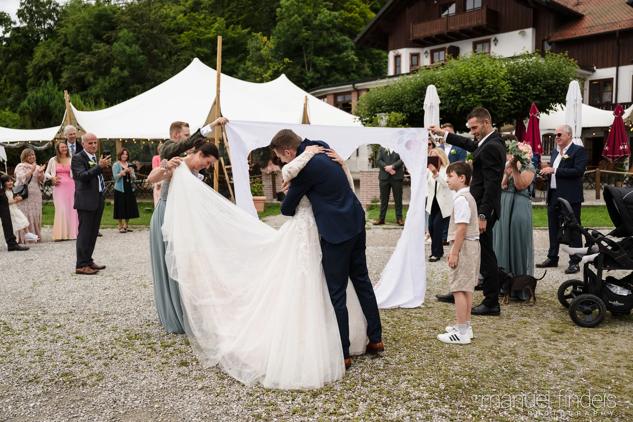 0581_Hochzeit-AuJ_www.manuelfindeis.com.jpg