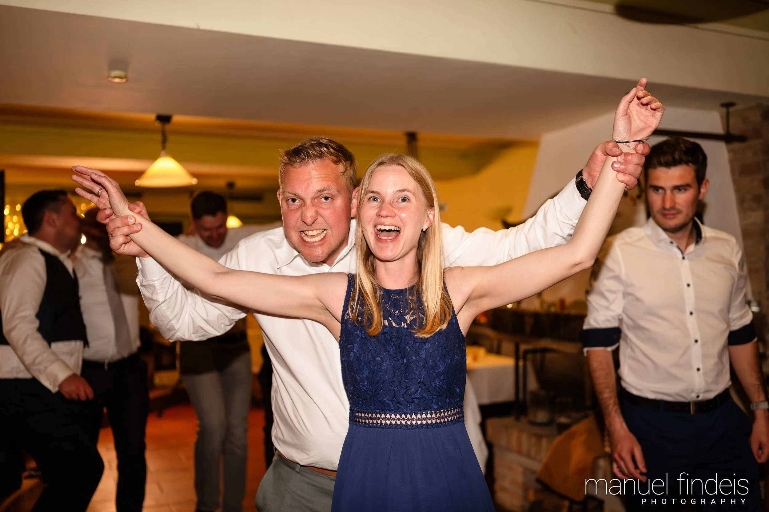 1120_Hochzeit_VuA_www.manuelfindeis.com.jpg