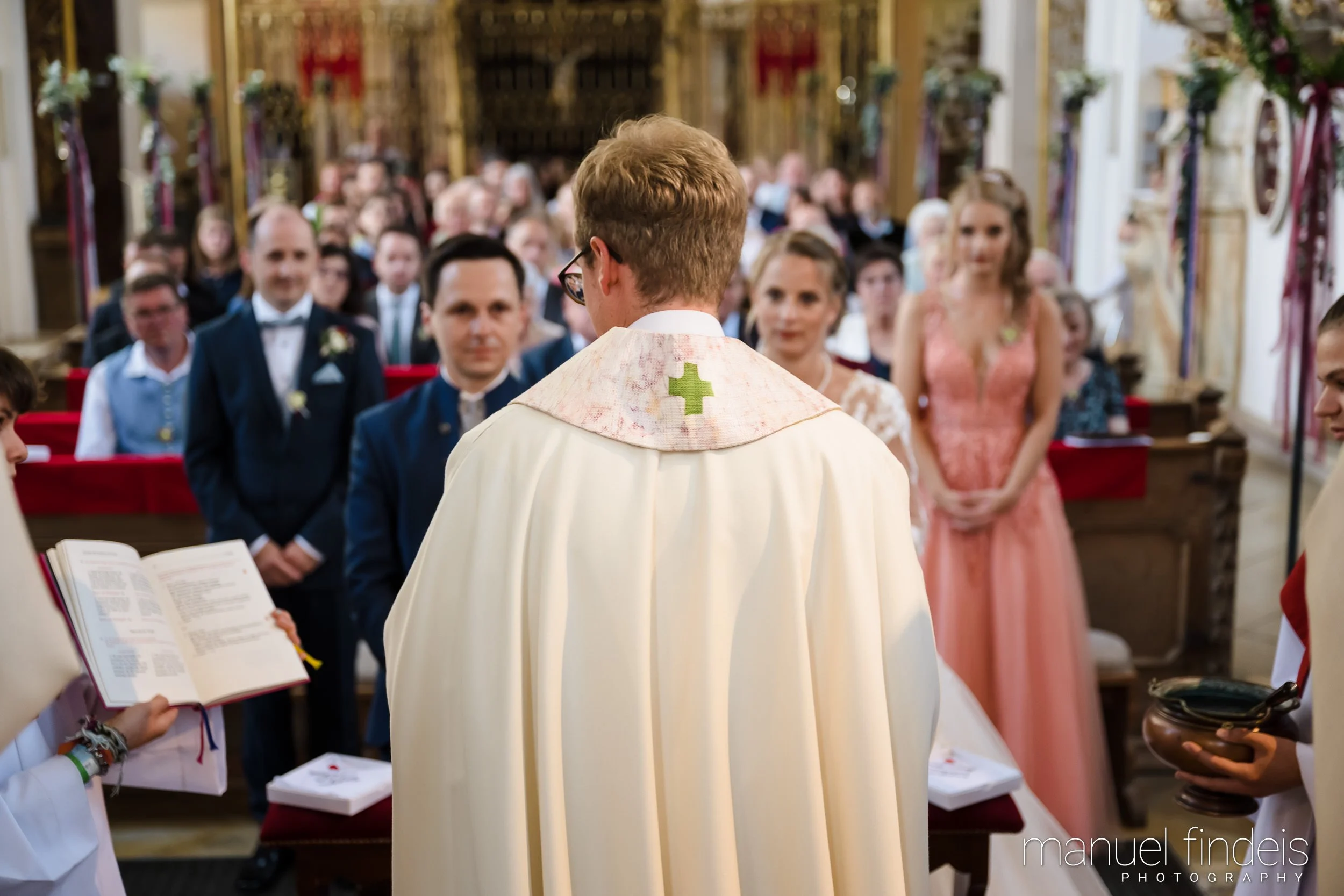 0294_Hochzeit-MuR-Kirche_www.manuelfindeis.com.jpg