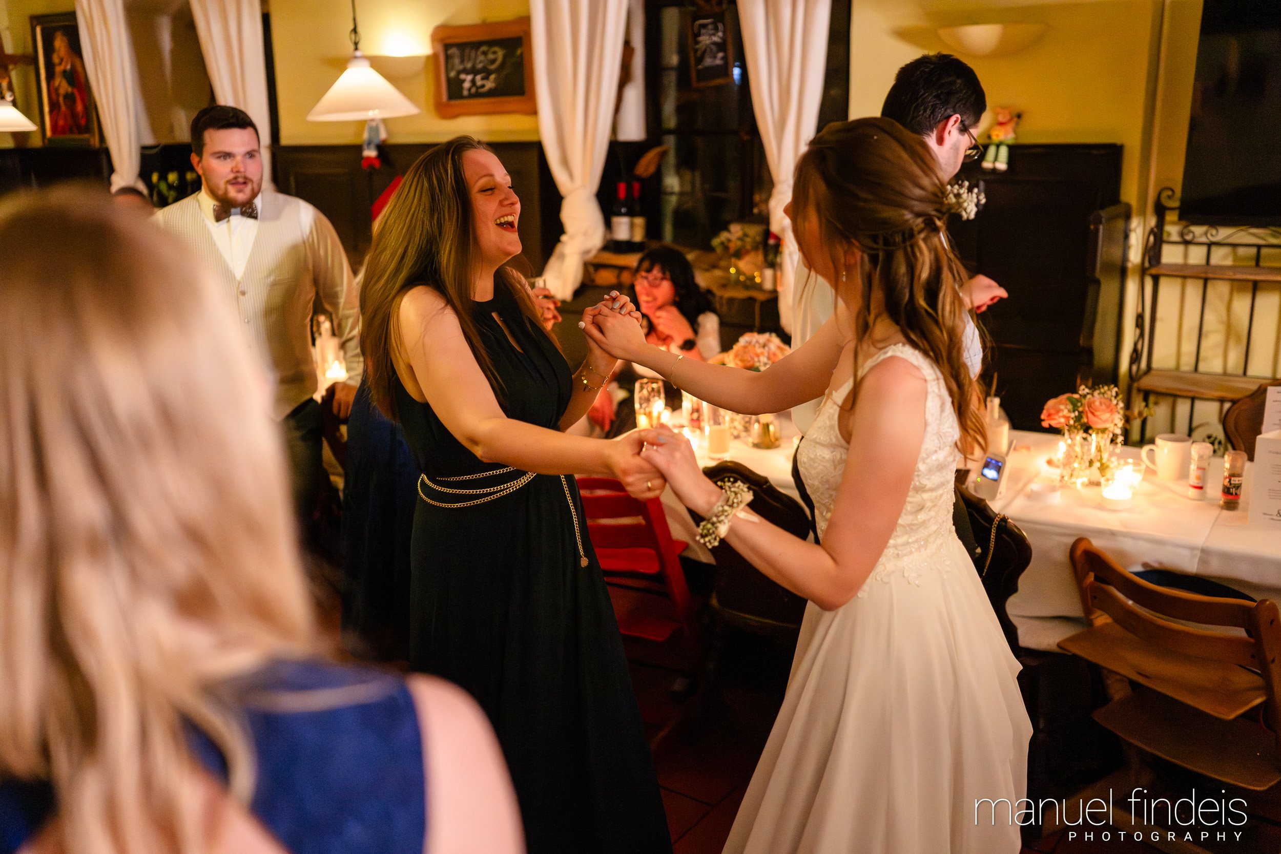 1049_Hochzeit_VuA_www.manuelfindeis.com.jpg