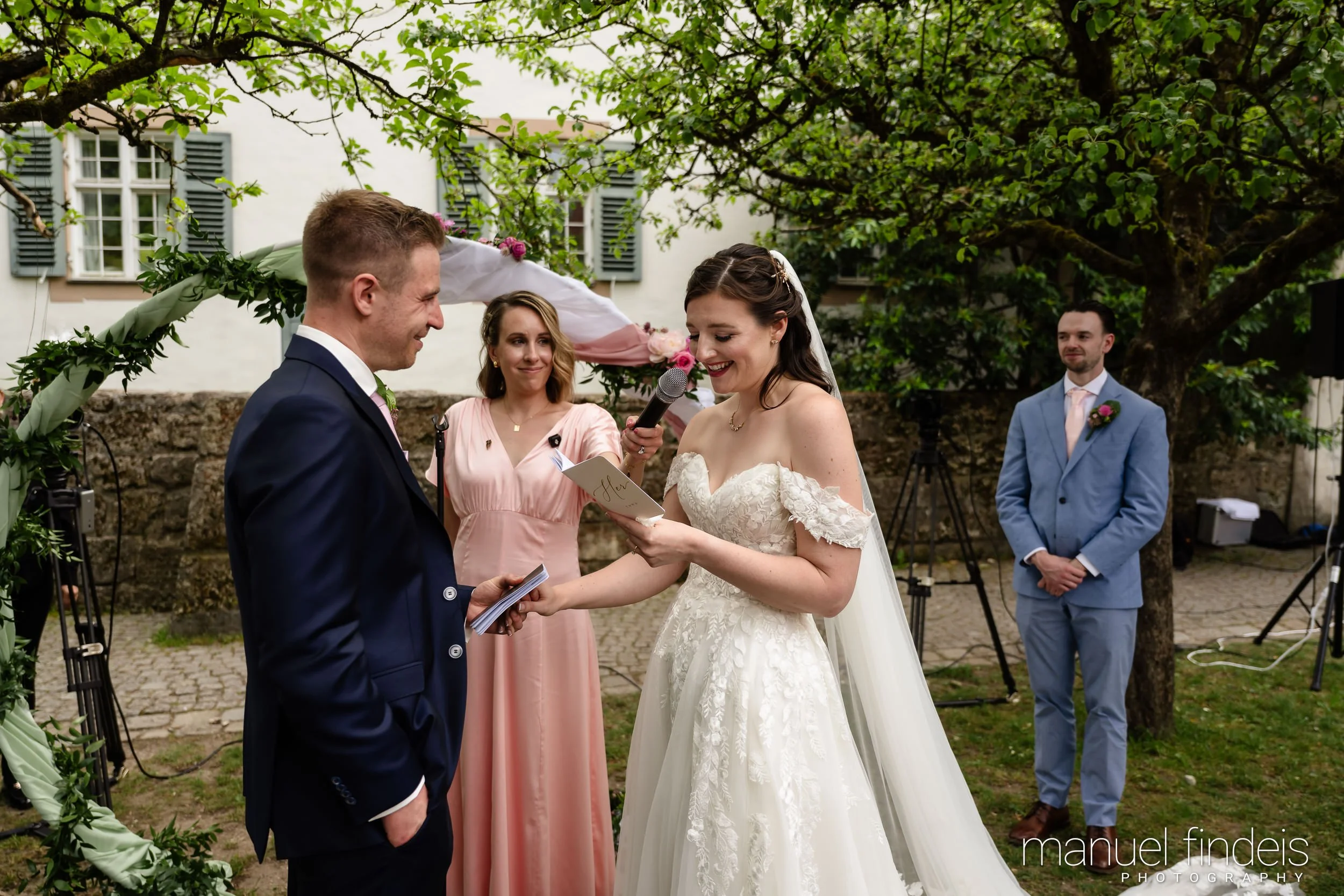 0178_Hochzeit_RuS_www.manuelfindeis.com.jpg
