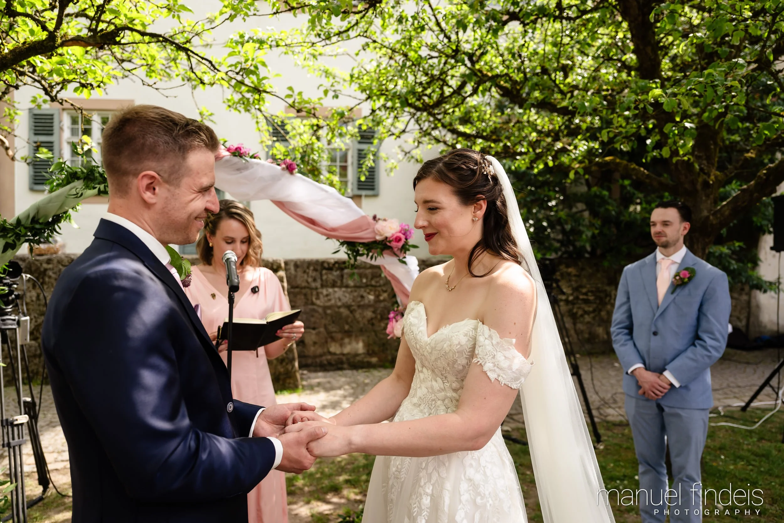 0220_Hochzeit_RuS_www.manuelfindeis.com.jpg