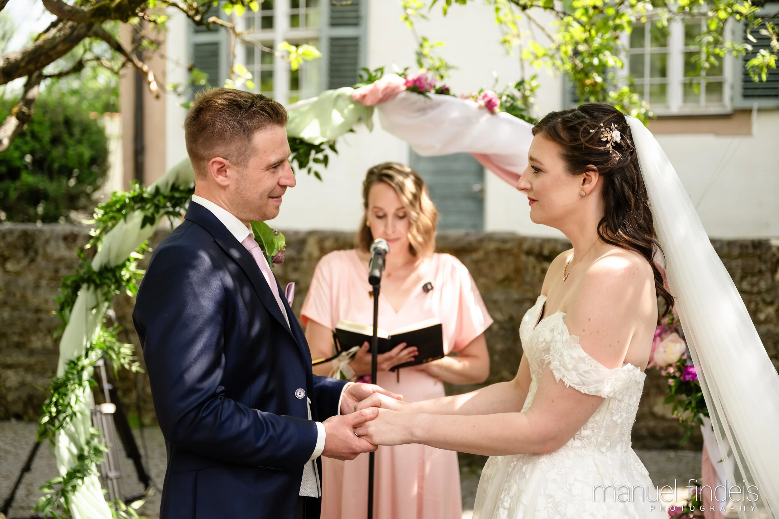 0109_Hochzeit_RuS_www.manuelfindeis.com.jpg