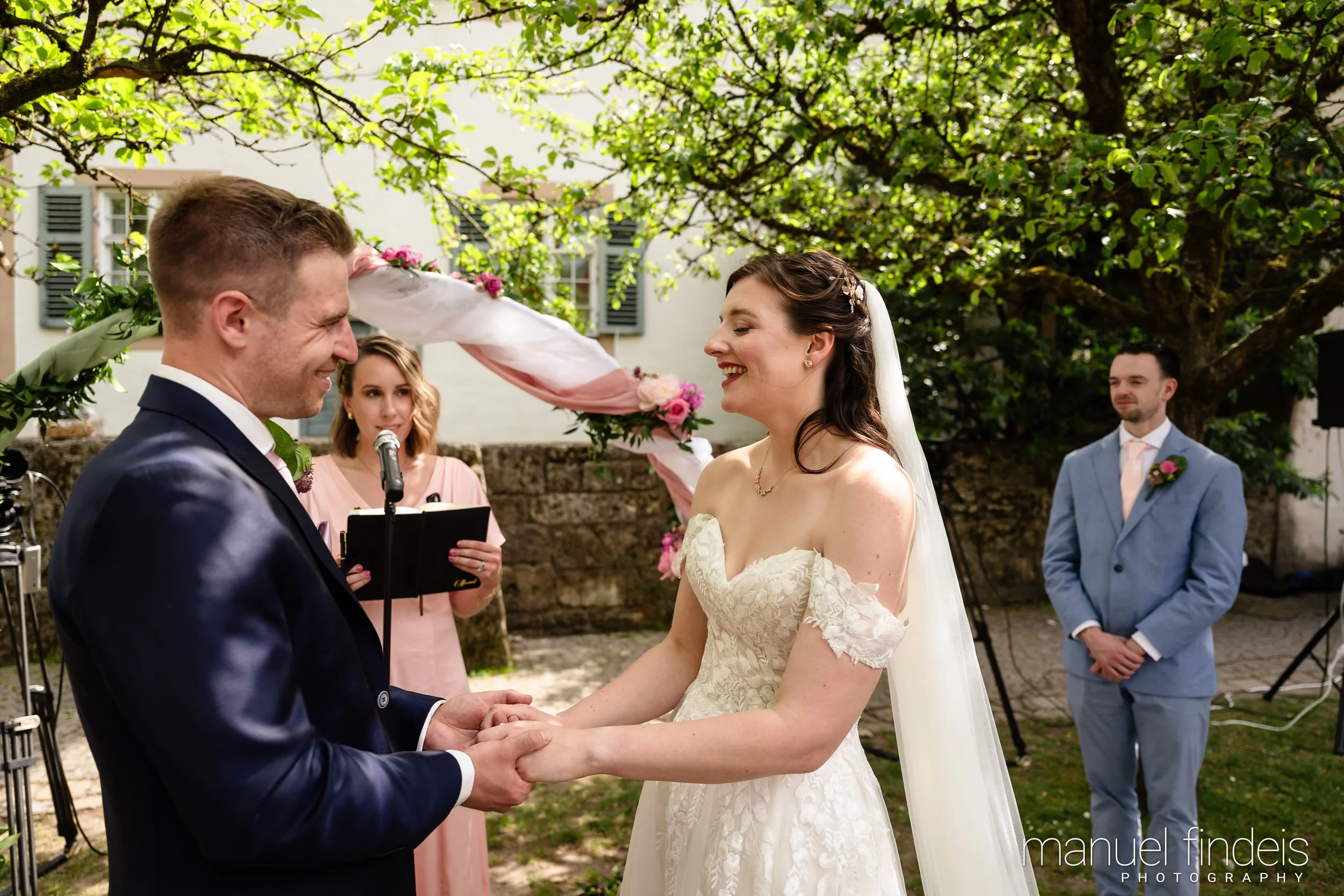 0217_Hochzeit_RuS_www.manuelfindeis.com.jpg