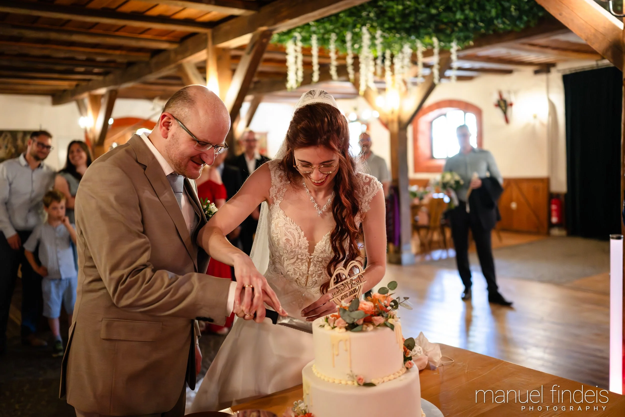0374_Hochzeit-LUM_www.manuelfindeis.com.jpg