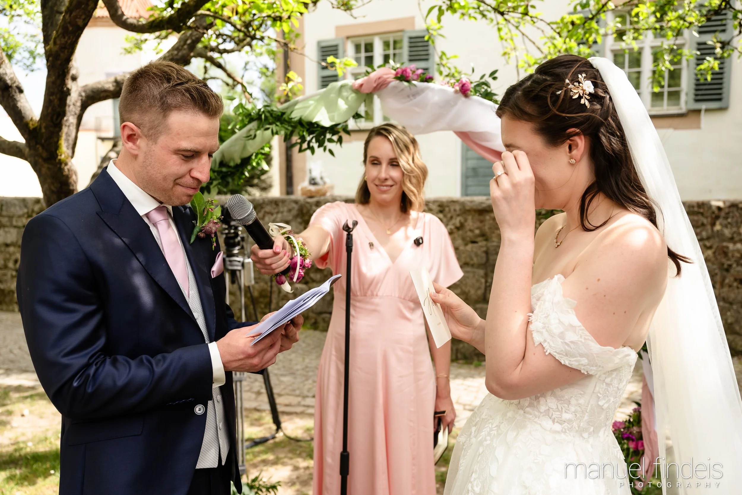 0146_Hochzeit_RuS_www.manuelfindeis.com.jpg