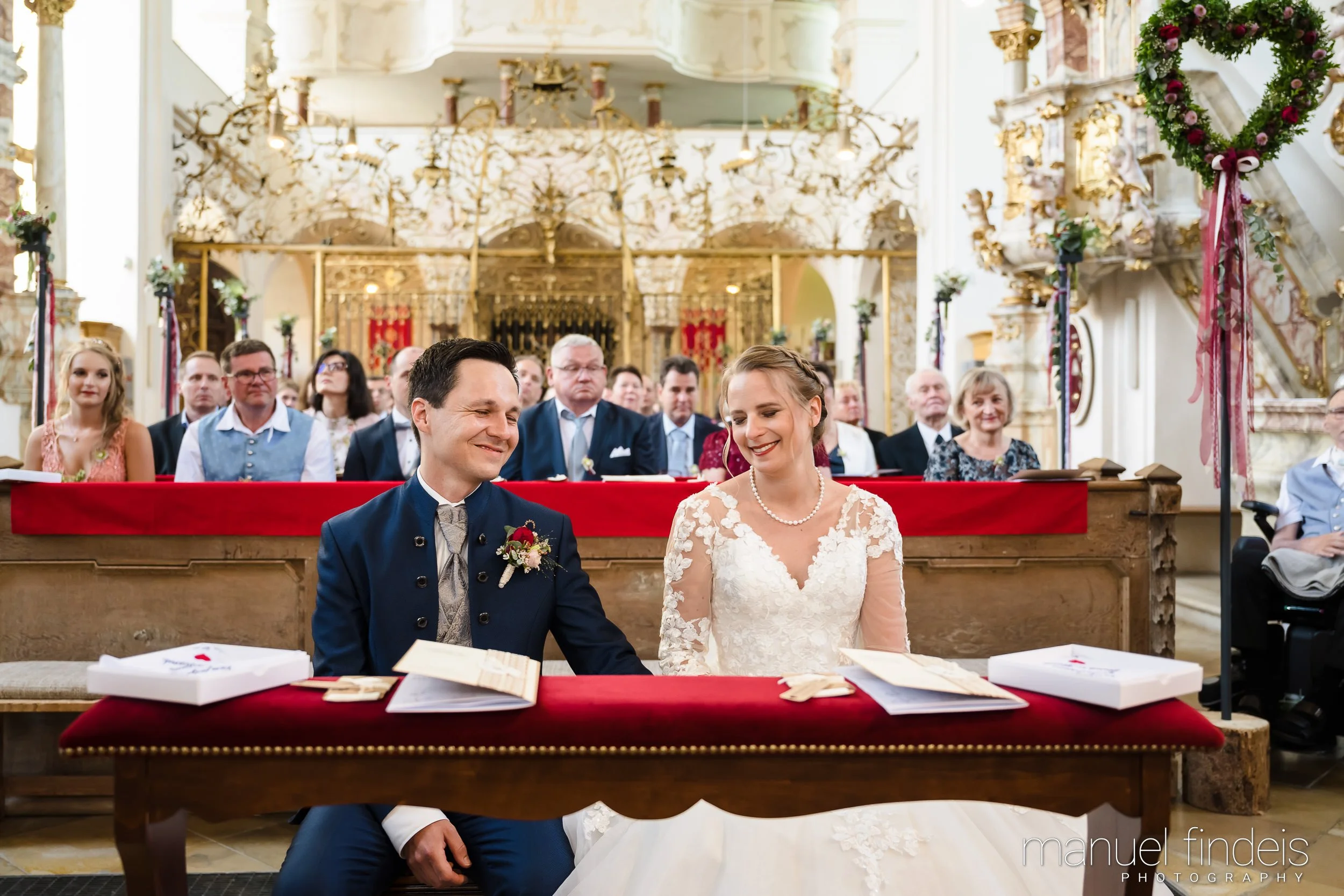 0258_Hochzeit-MuR-Kirche_www.manuelfindeis.com.jpg