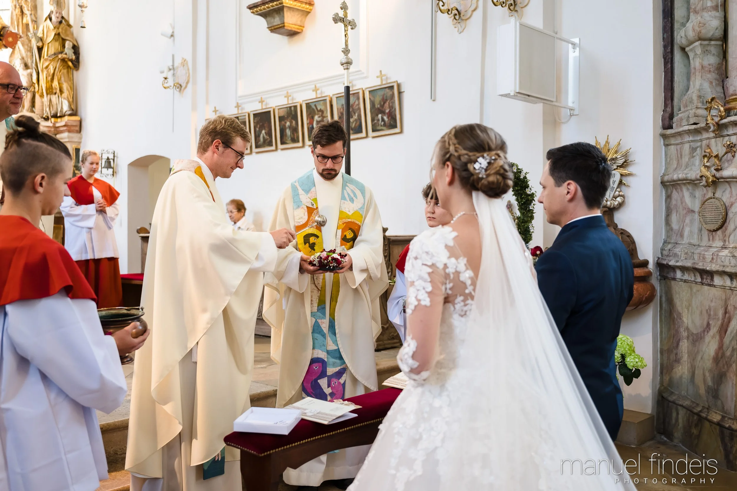 0301_Hochzeit-MuR-Kirche_www.manuelfindeis.com.jpg