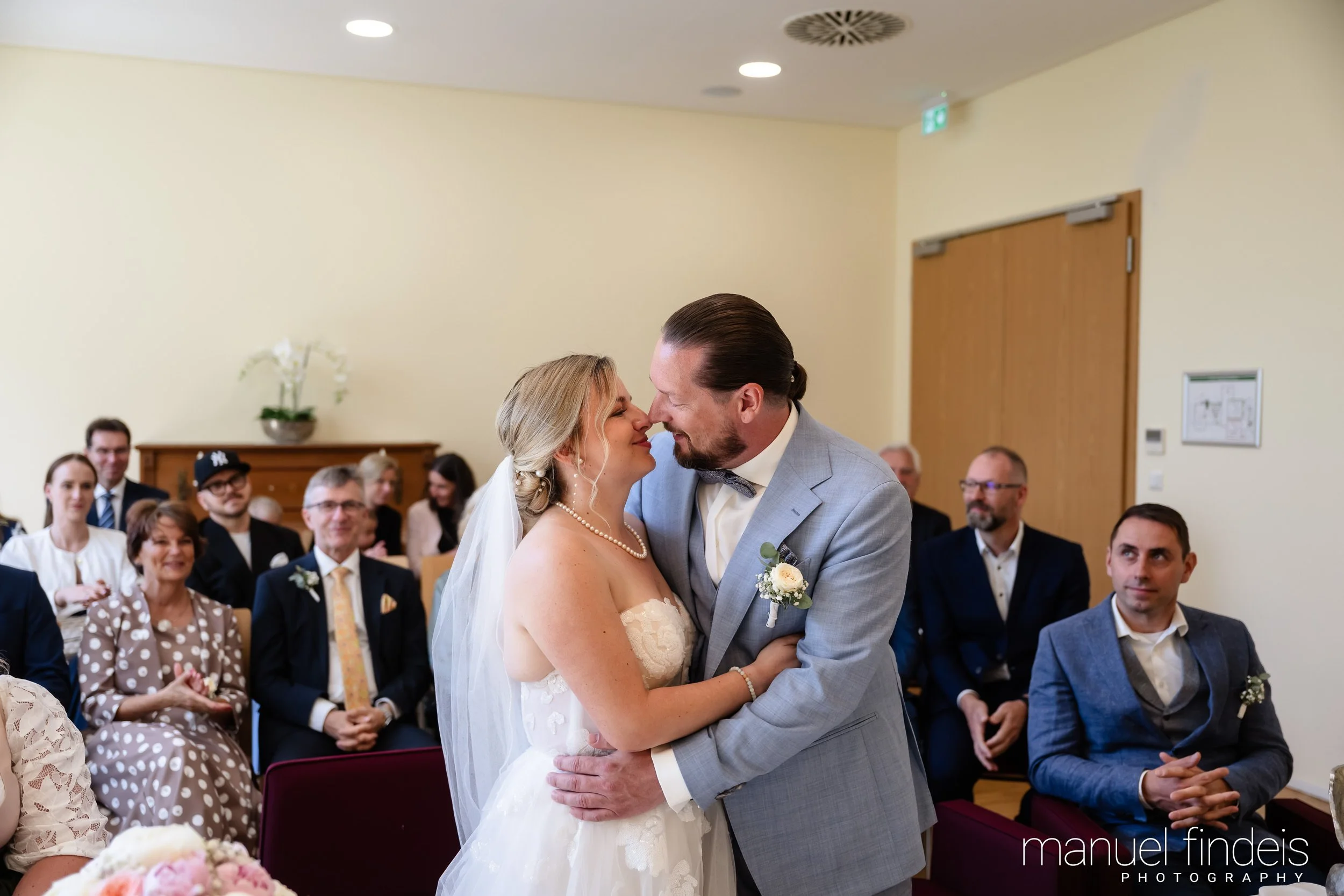 0249_Hochzeit_RundS_www.manuelfindeis.com.jpg