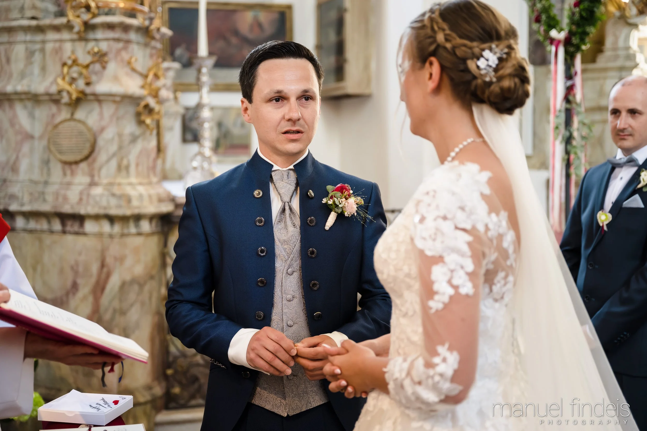 0317_Hochzeit-MuR-Kirche_www.manuelfindeis.com.jpg