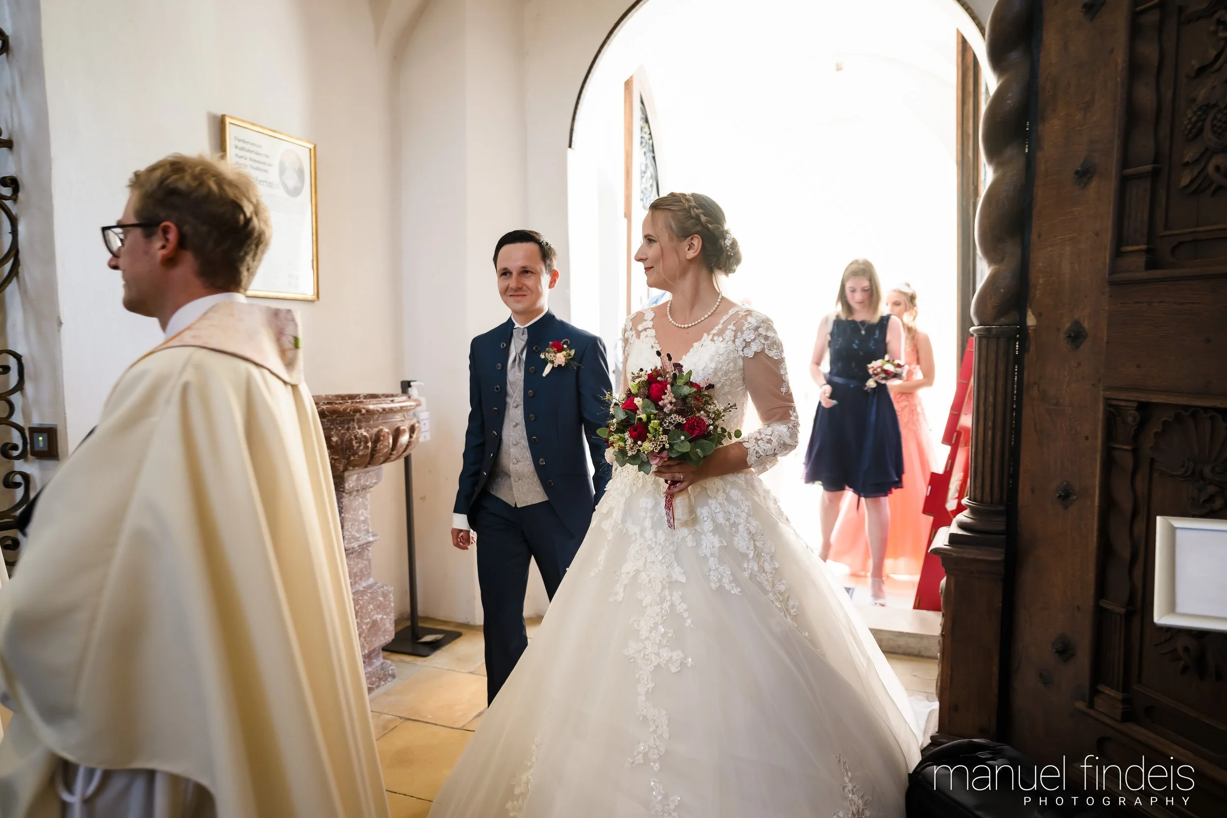 0148_Hochzeit-MuR-Kirche_www.manuelfindeis.com.jpg