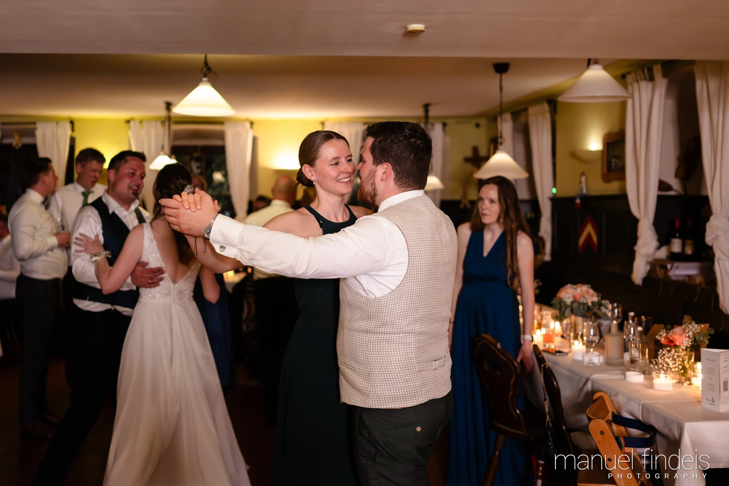 1069_Hochzeit_VuA_www.manuelfindeis.com.jpg