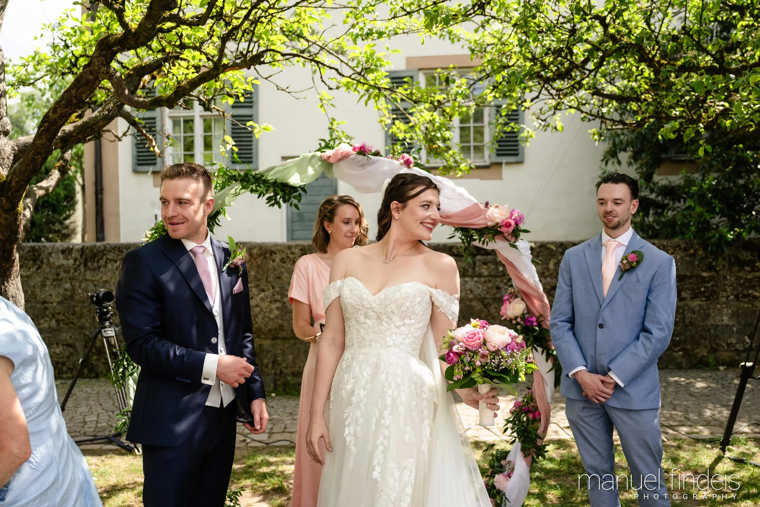 0100_Hochzeit_RuS_www.manuelfindeis.com.jpg