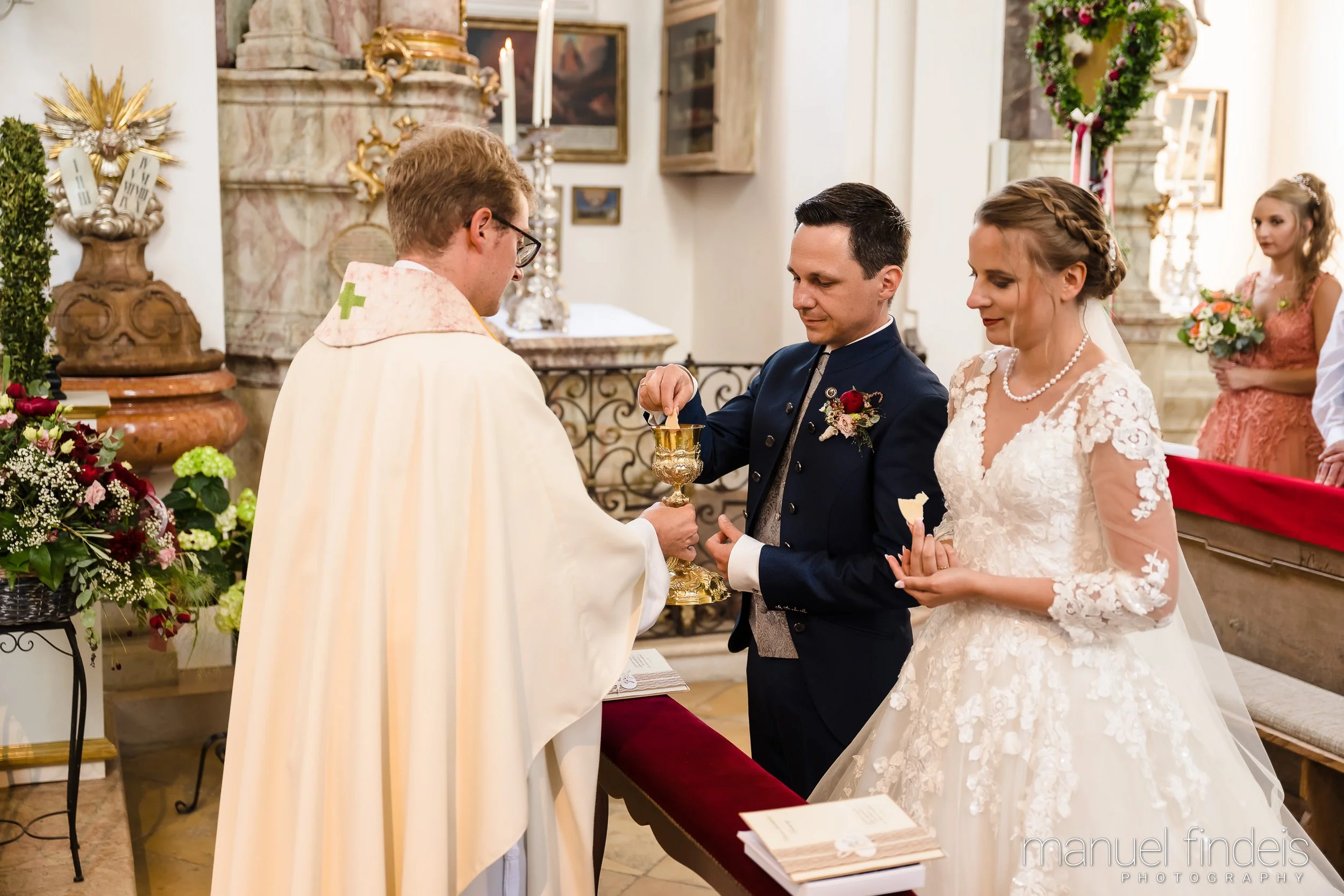 0443_Hochzeit-MuR-Kirche_www.manuelfindeis.com.jpg
