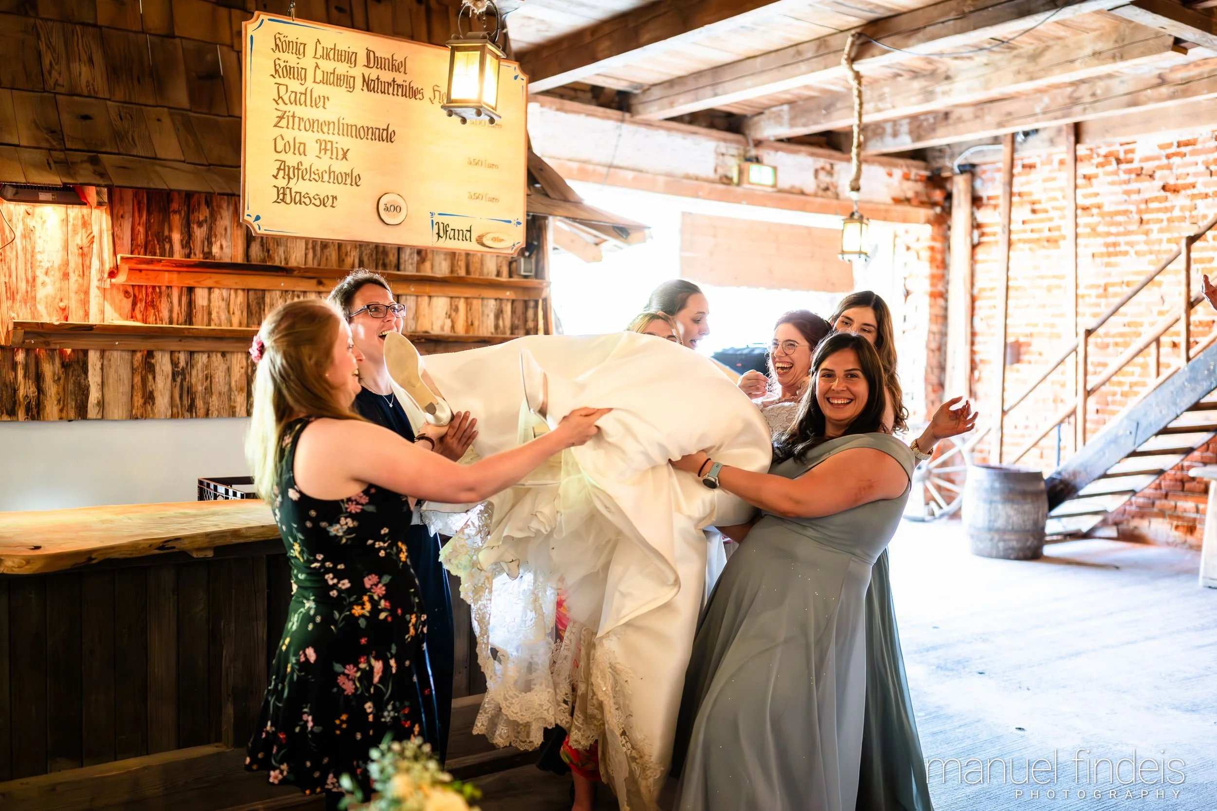0665_Hochzeit-LUM_www.manuelfindeis.com.jpg