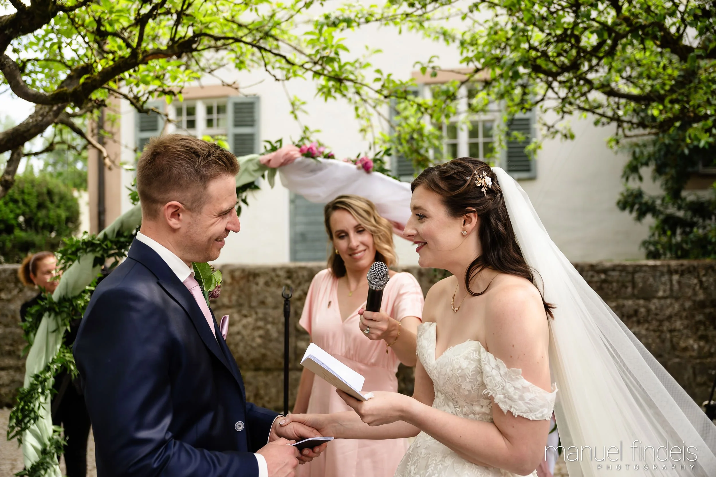 0200_Hochzeit_RuS_www.manuelfindeis.com.jpg