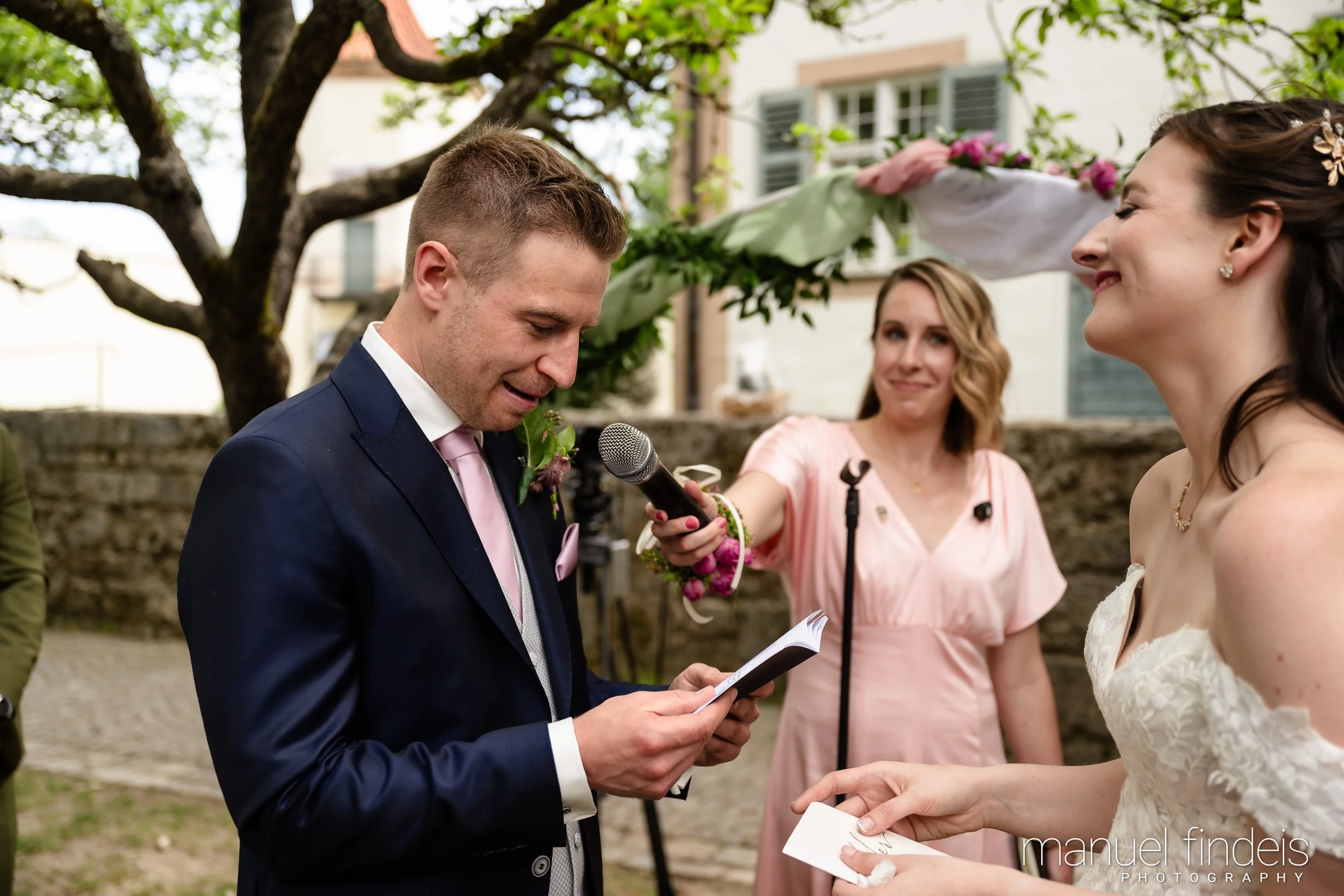 0164_Hochzeit_RuS_www.manuelfindeis.com.jpg