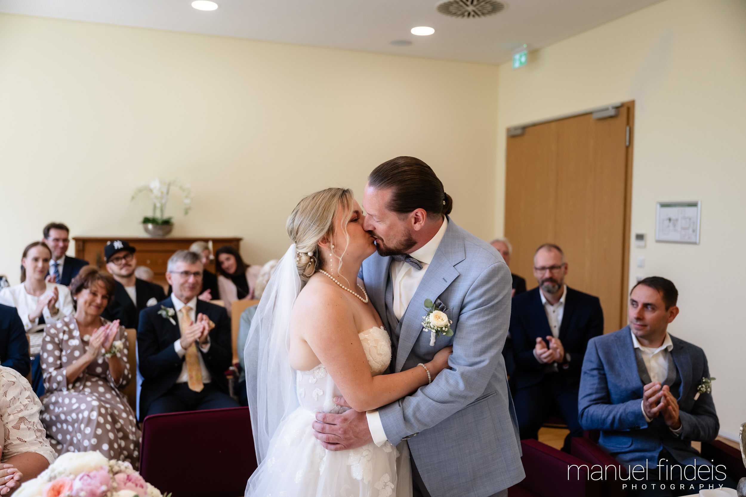 0245_Hochzeit_RundS_www.manuelfindeis.com.jpg