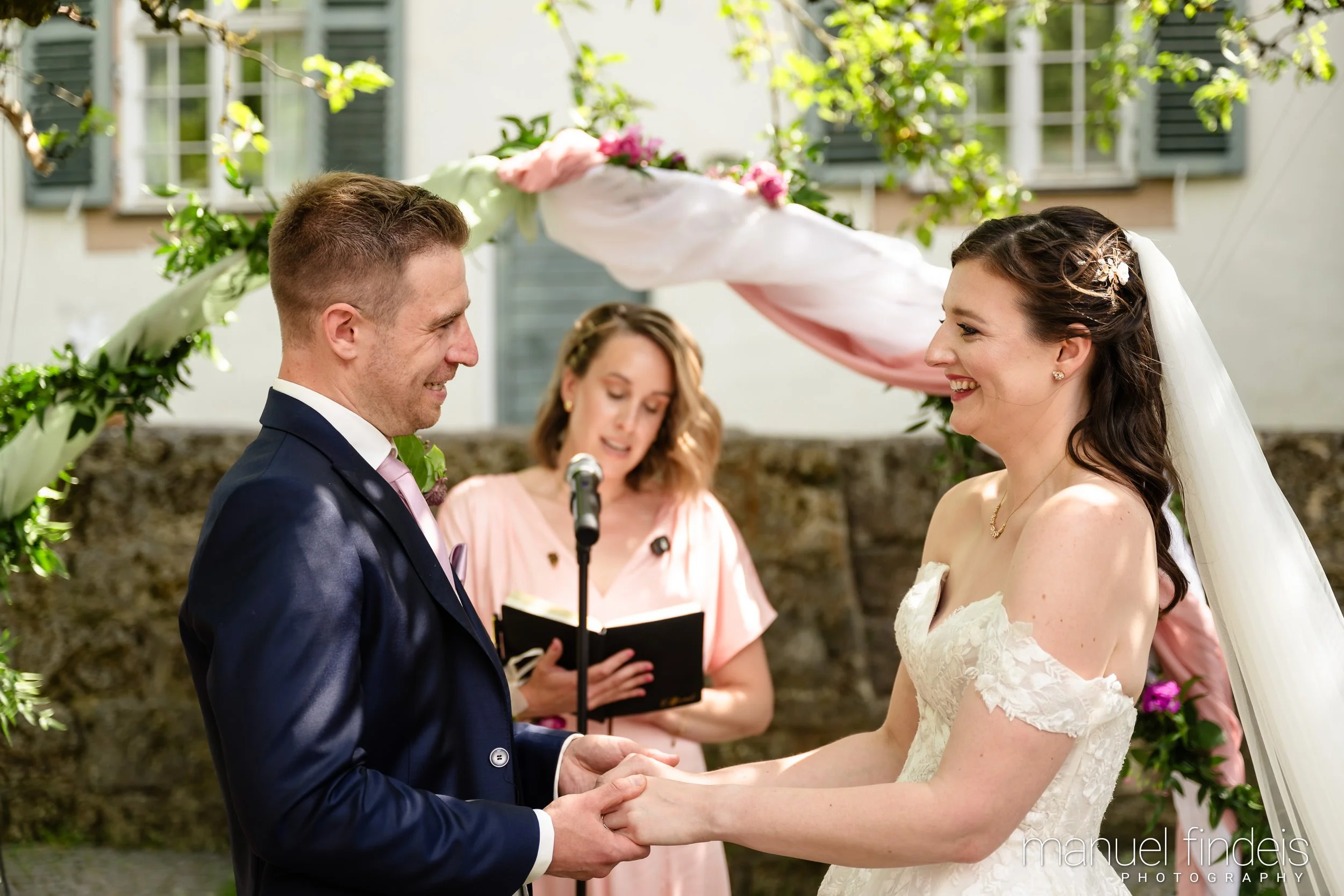 0107_Hochzeit_RuS_www.manuelfindeis.com.jpg