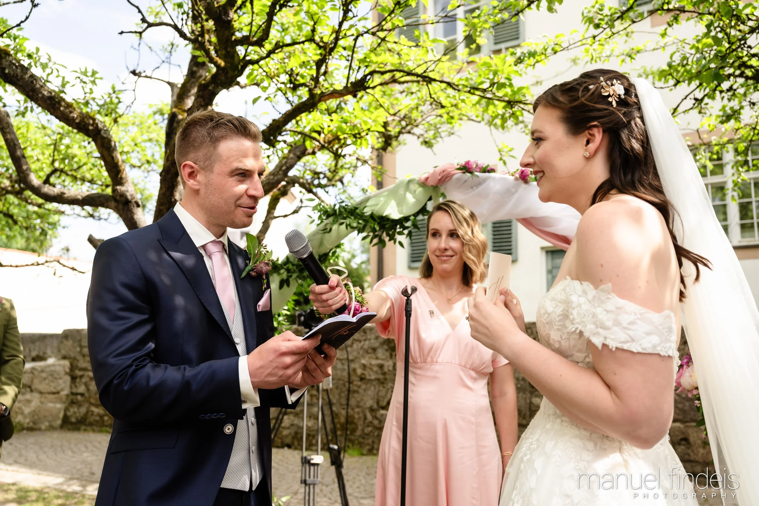0142_Hochzeit_RuS_www.manuelfindeis.com.jpg