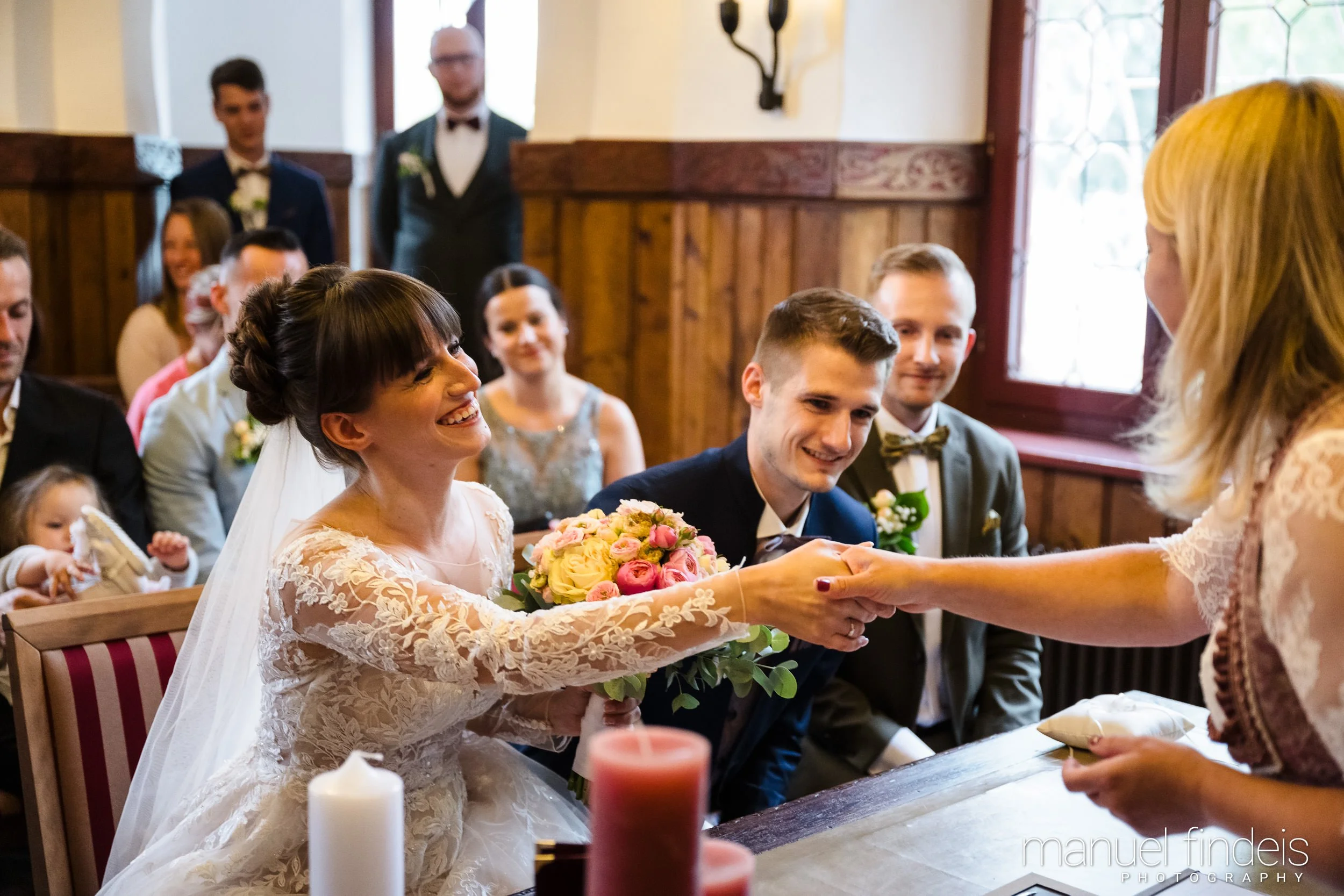 0255_Hochzeit-AuJ_www.manuelfindeis.com.jpg