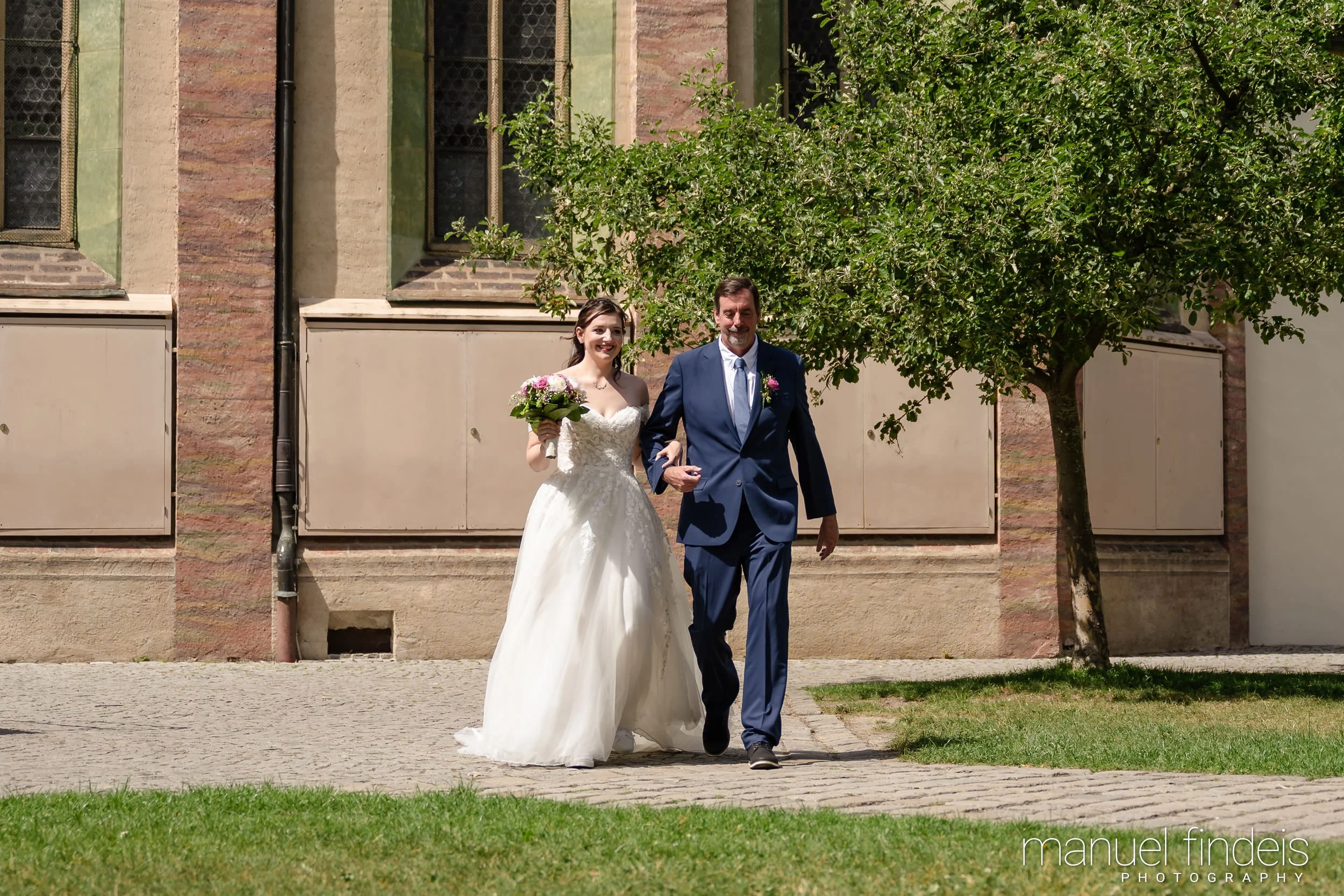 0094_Hochzeit_RuS_www.manuelfindeis.com.jpg