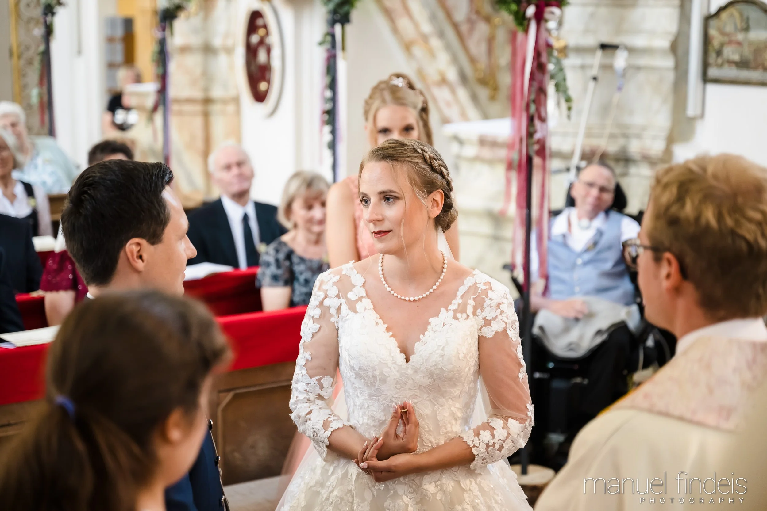 0336_Hochzeit-MuR-Kirche_www.manuelfindeis.com.jpg
