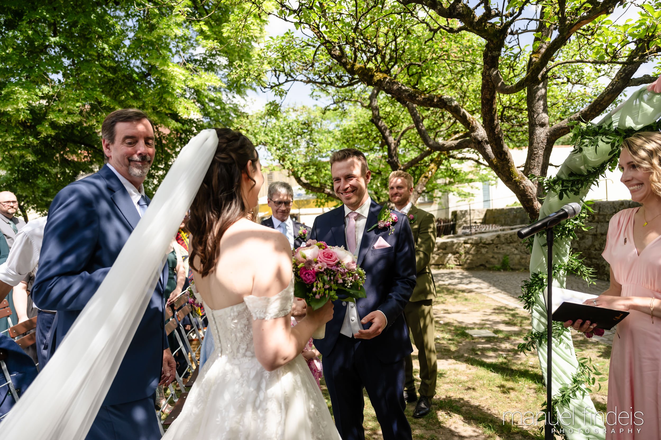 0098_Hochzeit_RuS_www.manuelfindeis.com.jpg