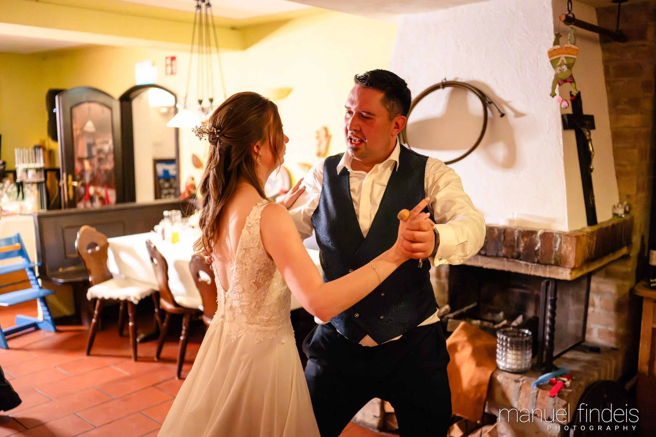 1074_Hochzeit_VuA_www.manuelfindeis.com.jpg