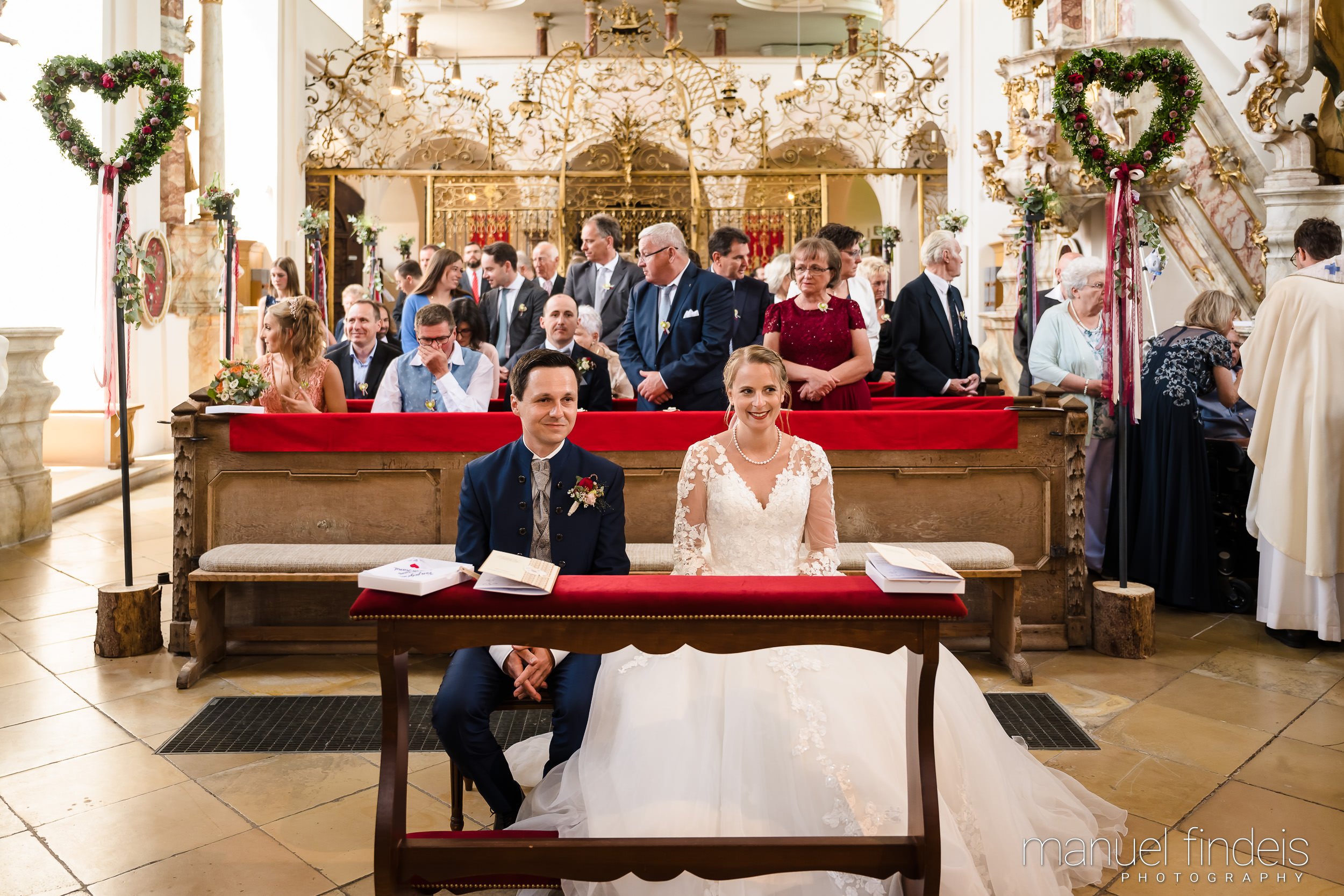 0447_Hochzeit-MuR-Kirche_www.manuelfindeis.com.jpg