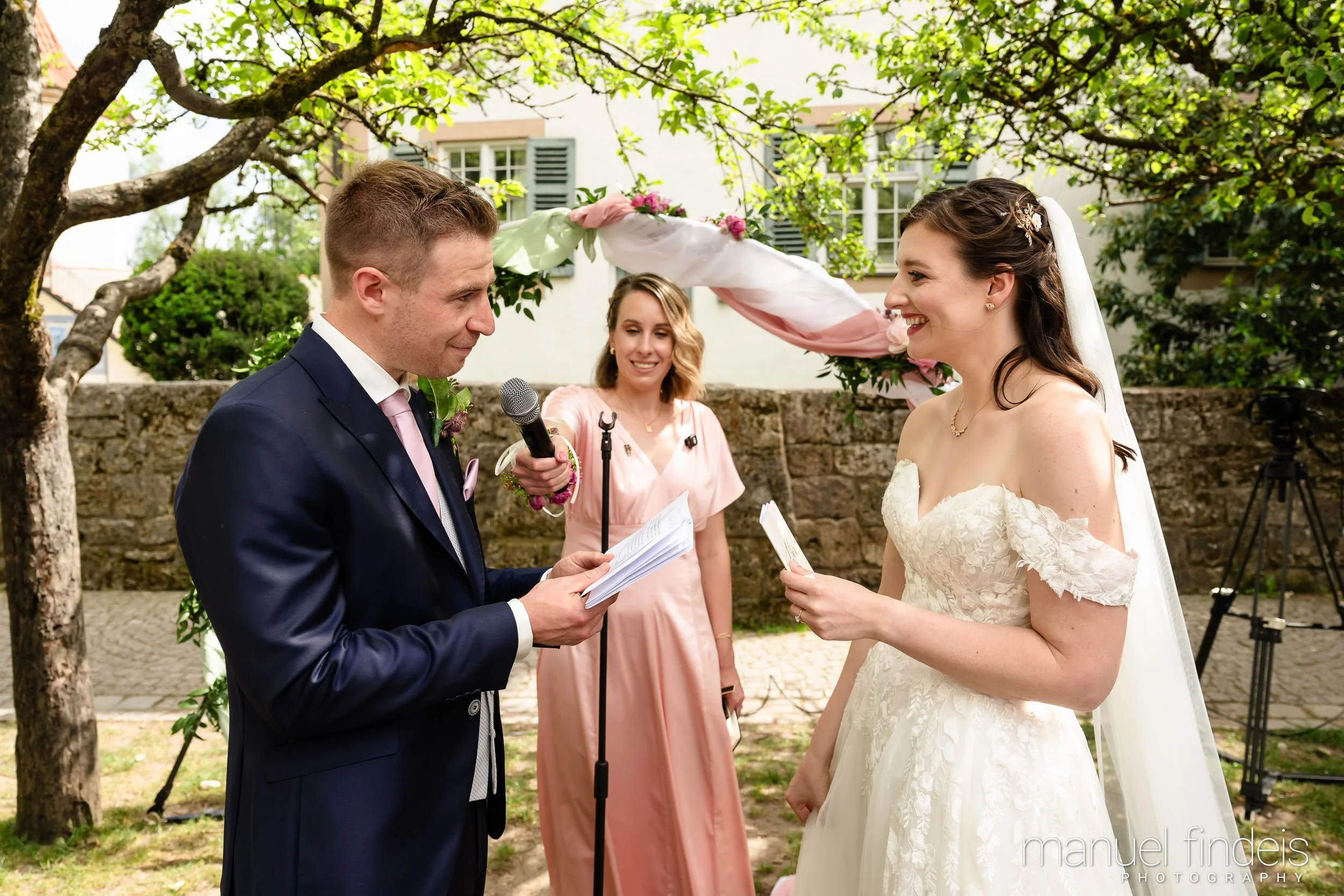 0149_Hochzeit_RuS_www.manuelfindeis.com.jpg