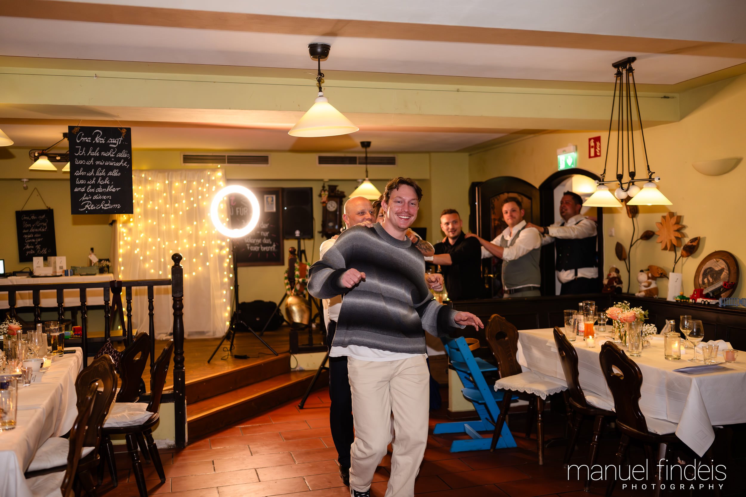 1092_Hochzeit_VuA_www.manuelfindeis.com.jpg