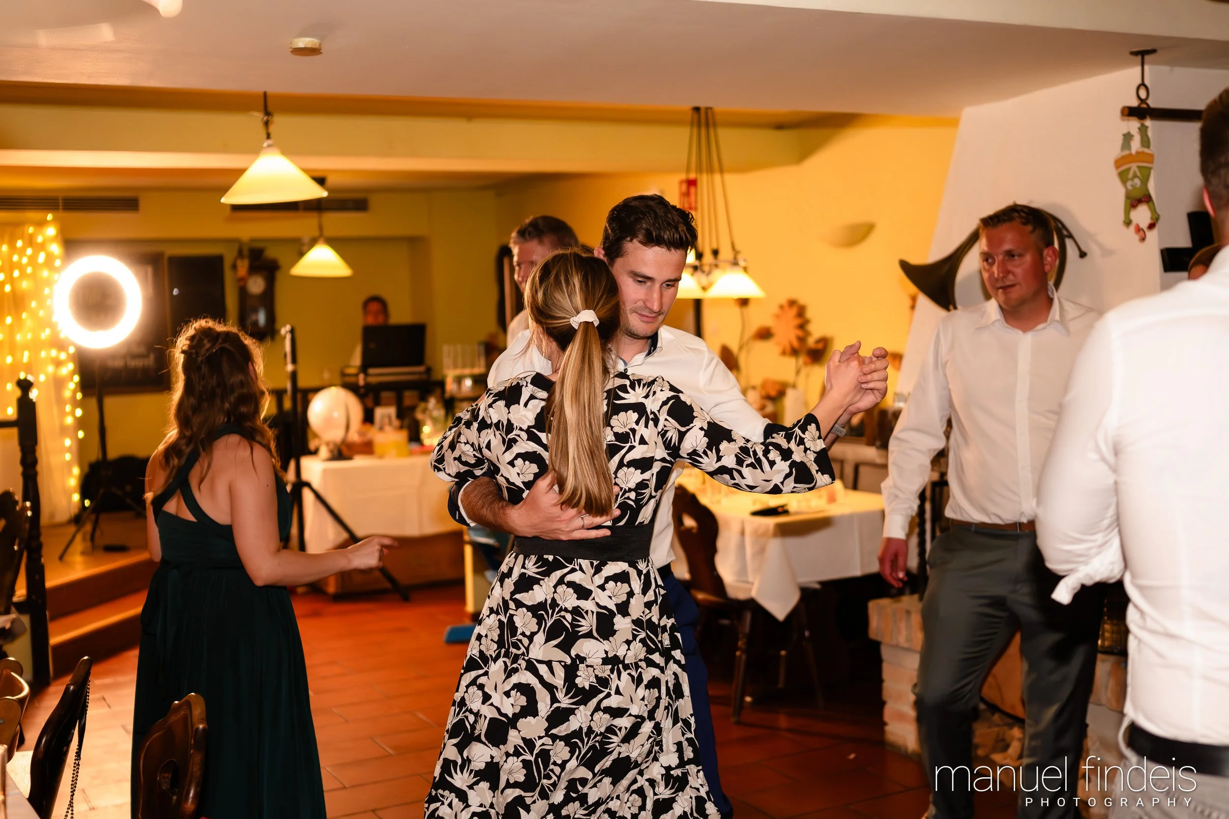 1125_Hochzeit_VuA_www.manuelfindeis.com.jpg