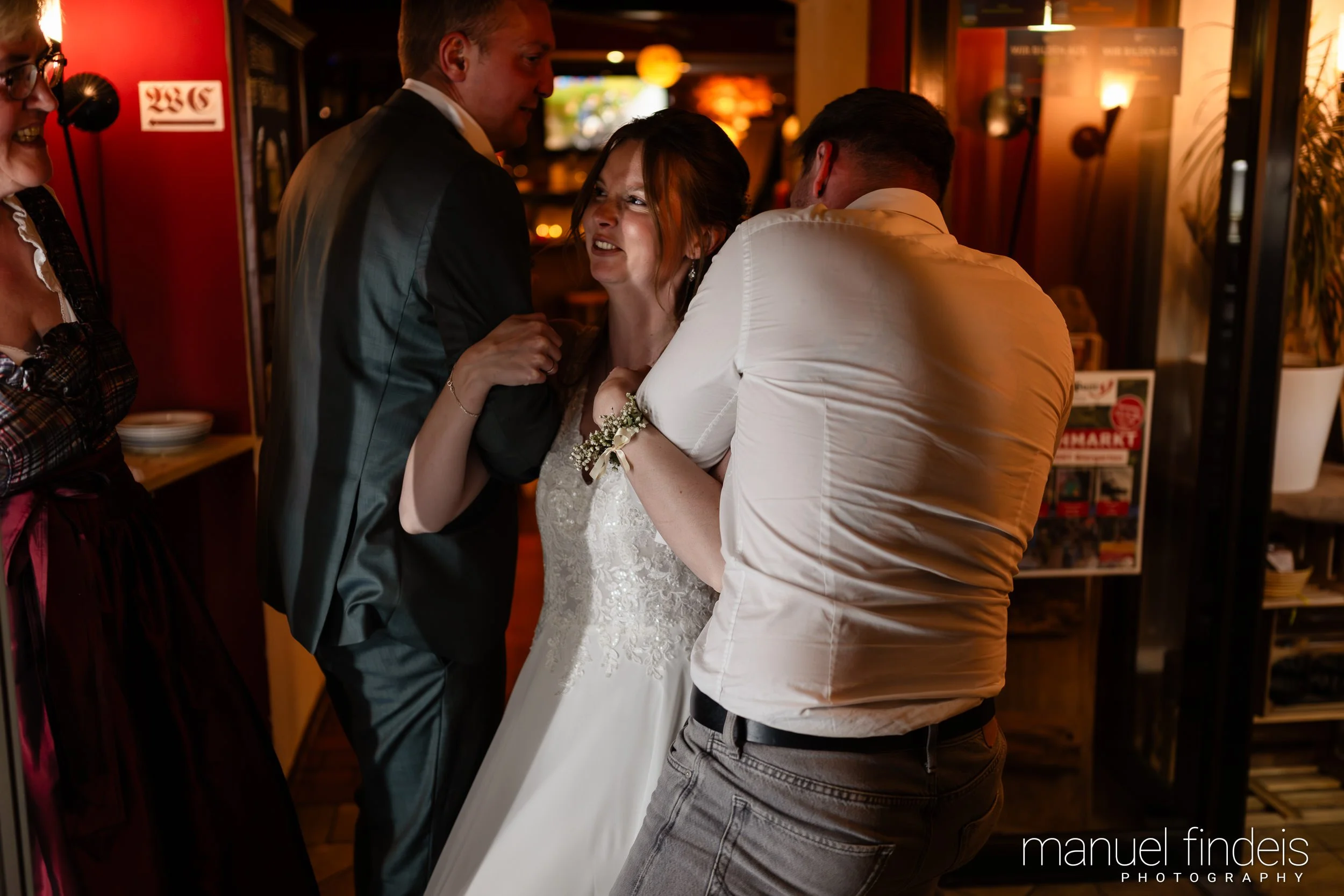 1012_Hochzeit_VuA_www.manuelfindeis.com.jpg