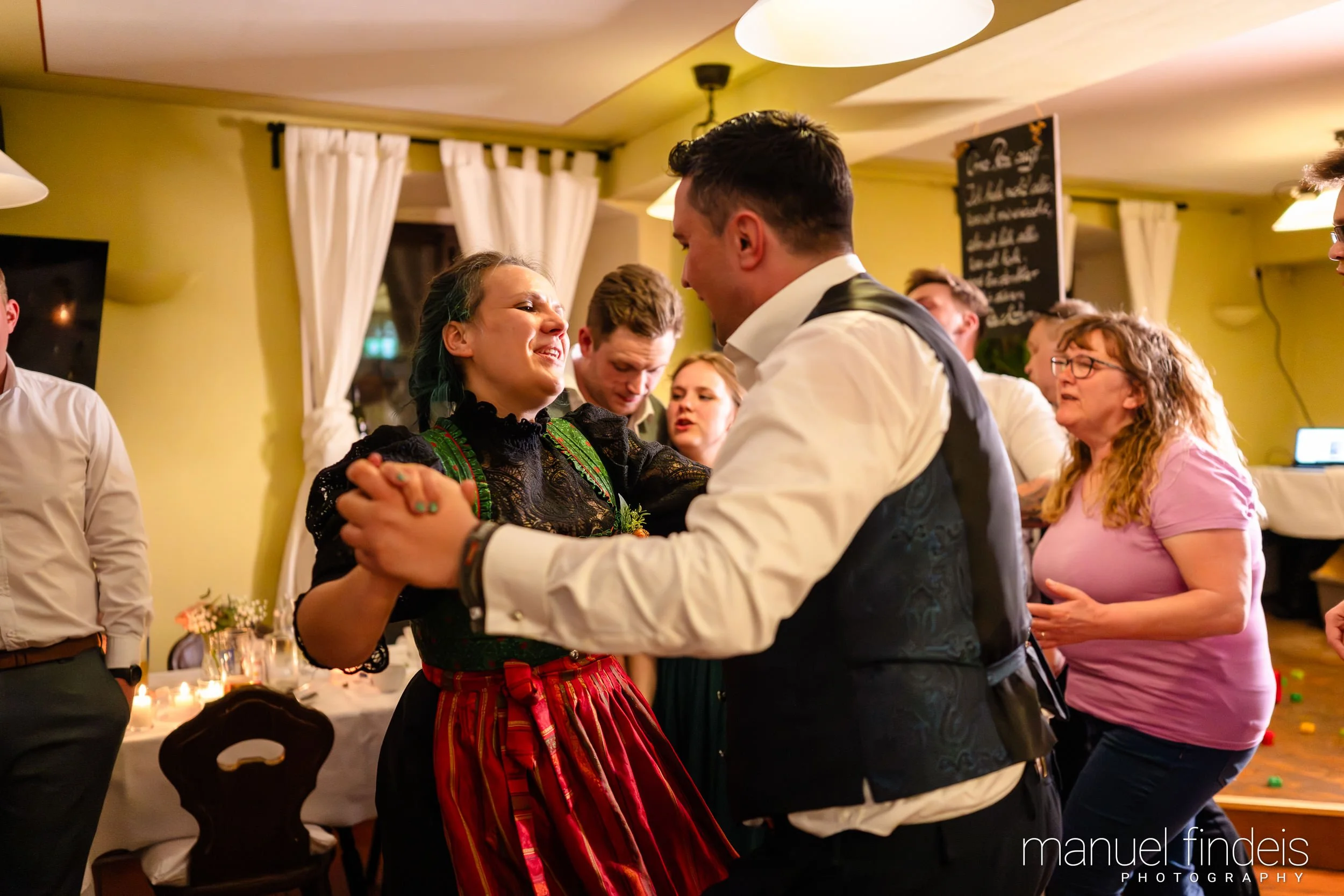 1038_Hochzeit_VuA_www.manuelfindeis.com.jpg