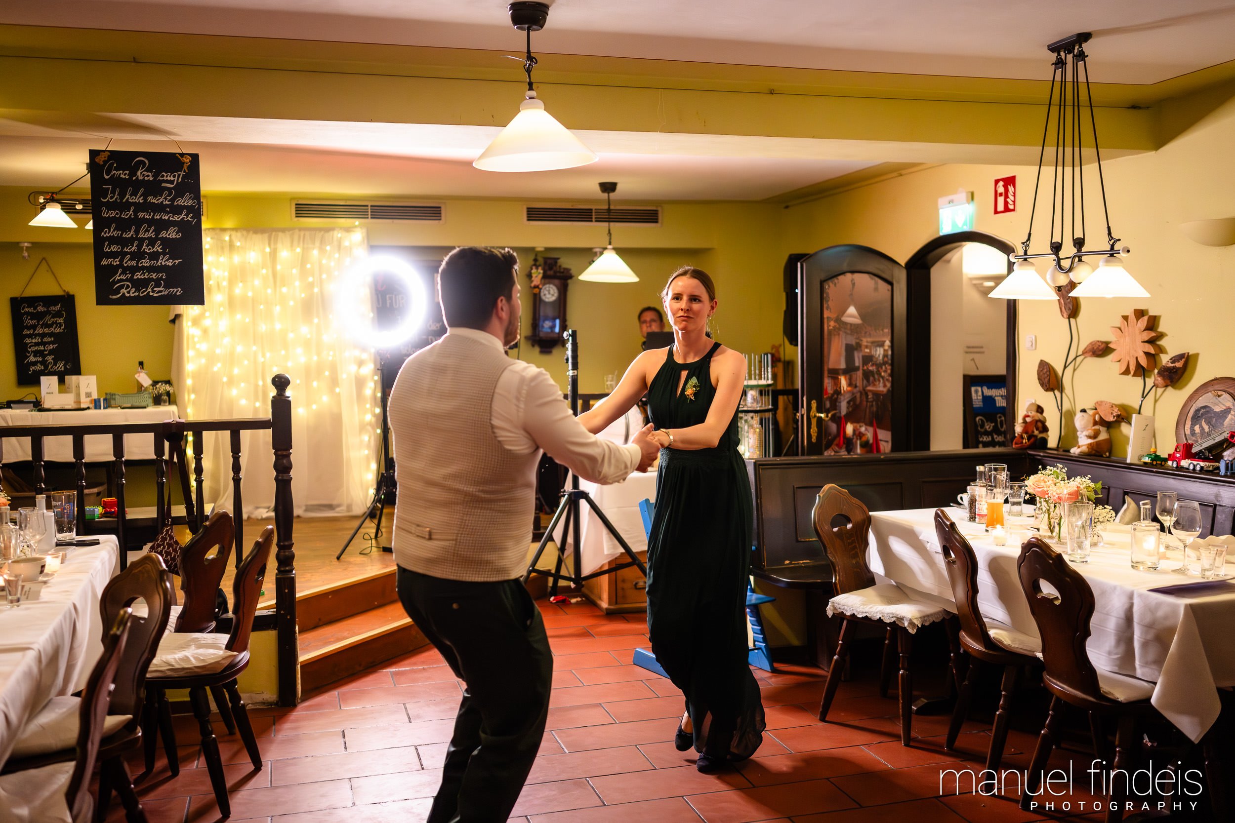 1075_Hochzeit_VuA_www.manuelfindeis.com.jpg