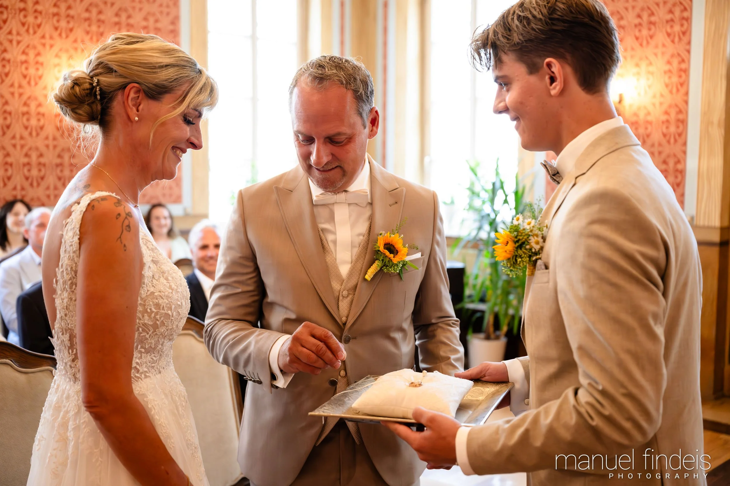 0174_Hochzeit_CuR_www.manuelfindeis.com.jpg