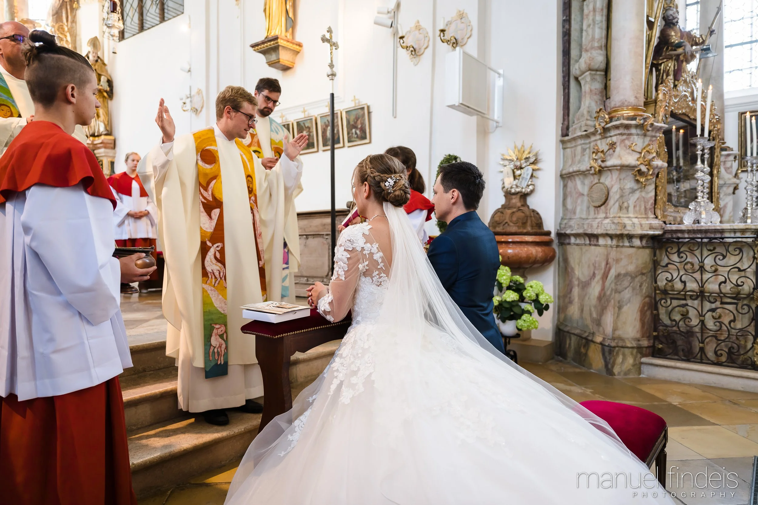 0368_Hochzeit-MuR-Kirche_www.manuelfindeis.com.jpg