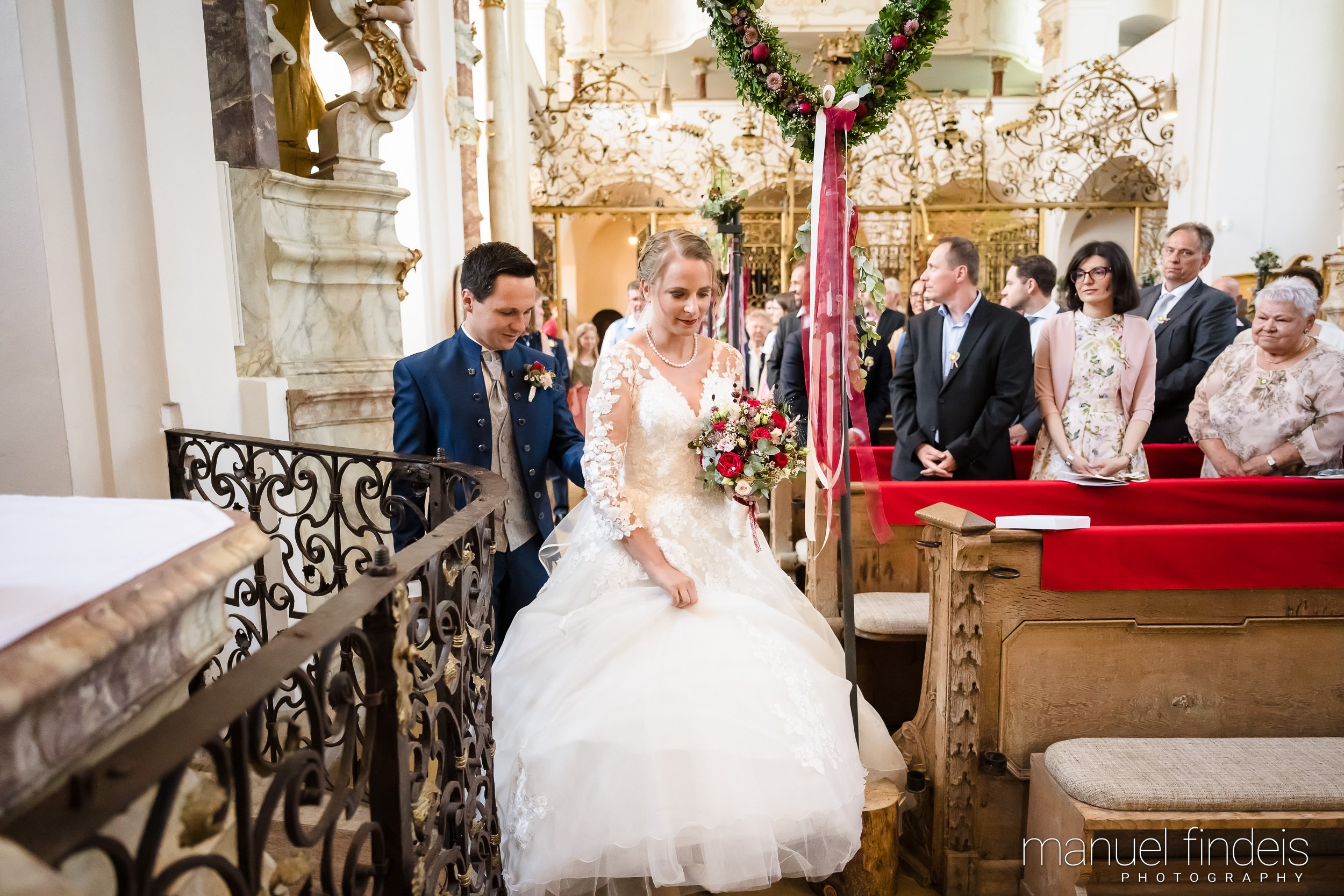 0154_Hochzeit-MuR-Kirche_www.manuelfindeis.com.jpg