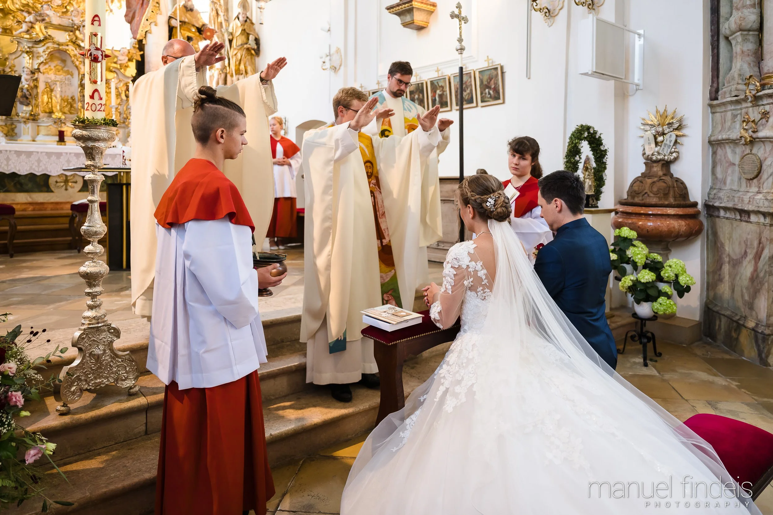 0369_Hochzeit-MuR-Kirche_www.manuelfindeis.com.jpg