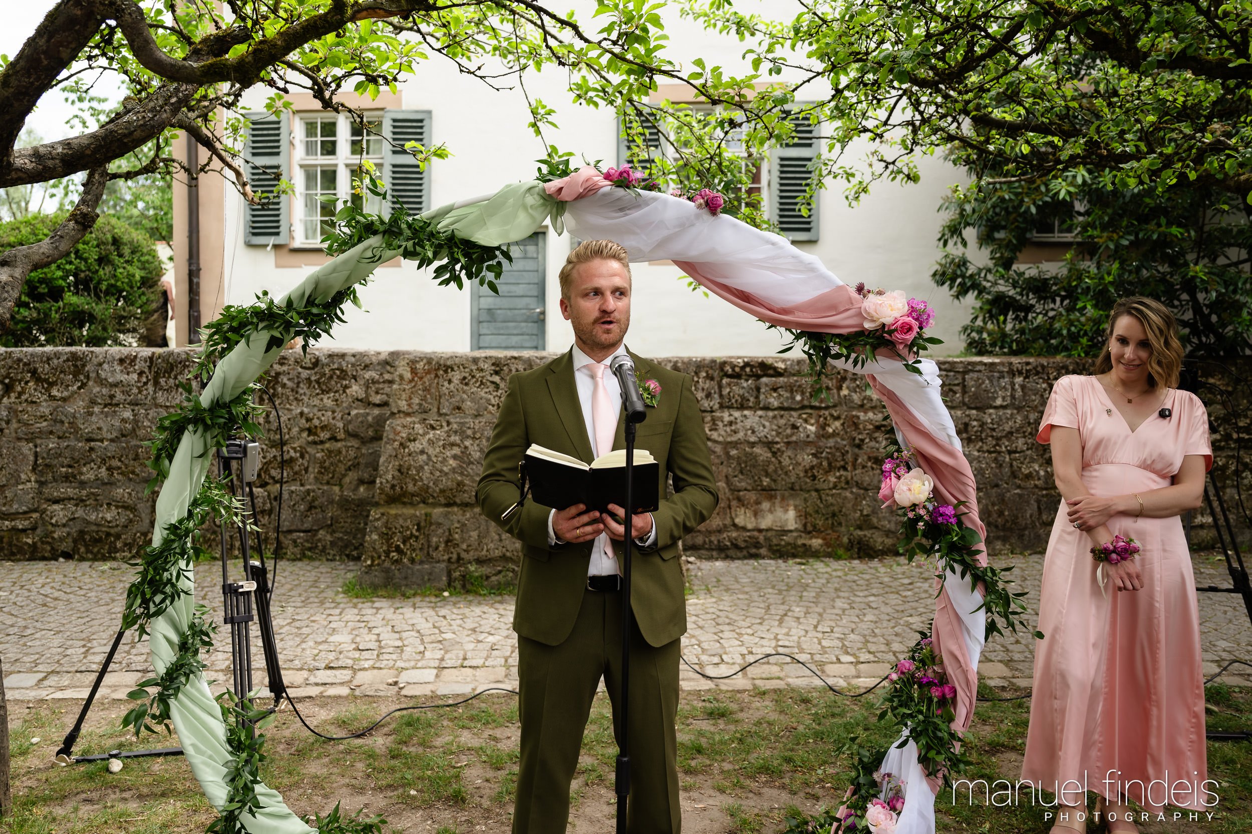 0268_Hochzeit_RuS_www.manuelfindeis.com.jpg