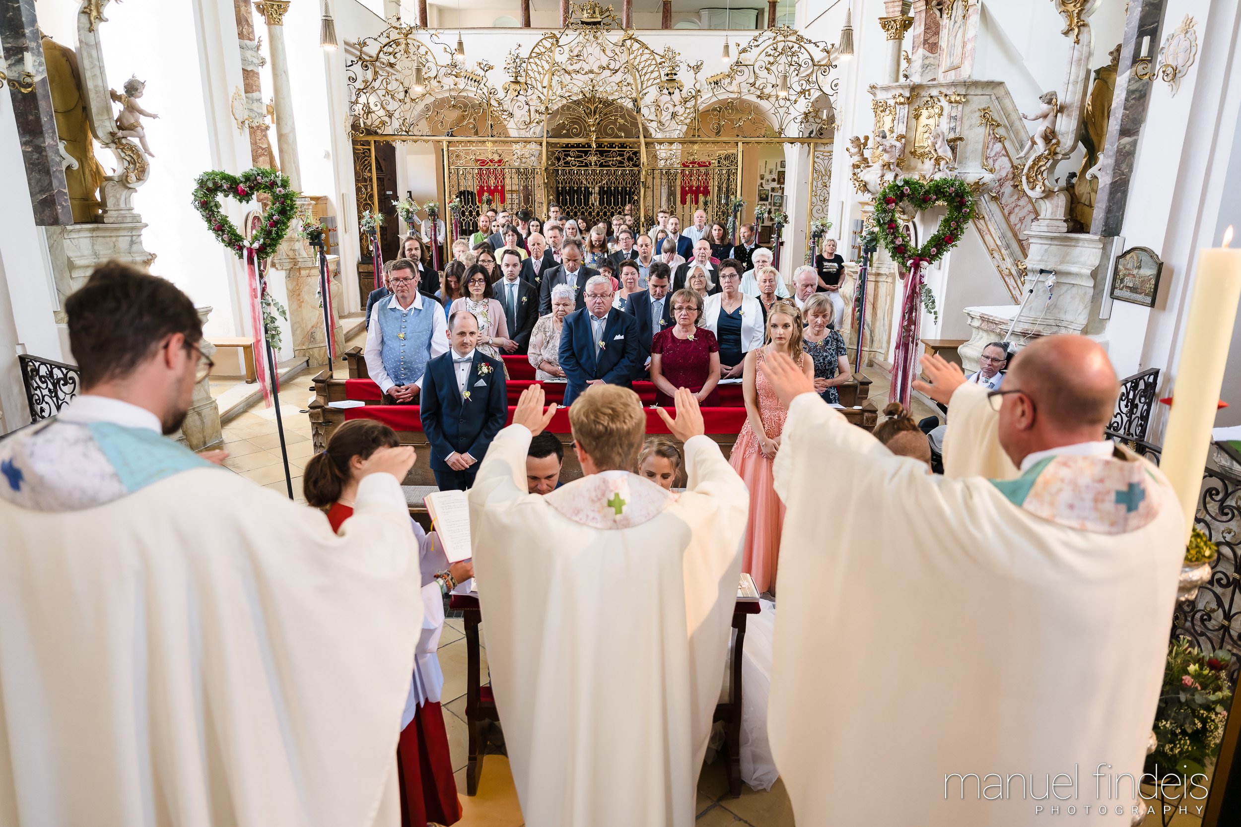 0370_Hochzeit-MuR-Kirche_www.manuelfindeis.com.jpg