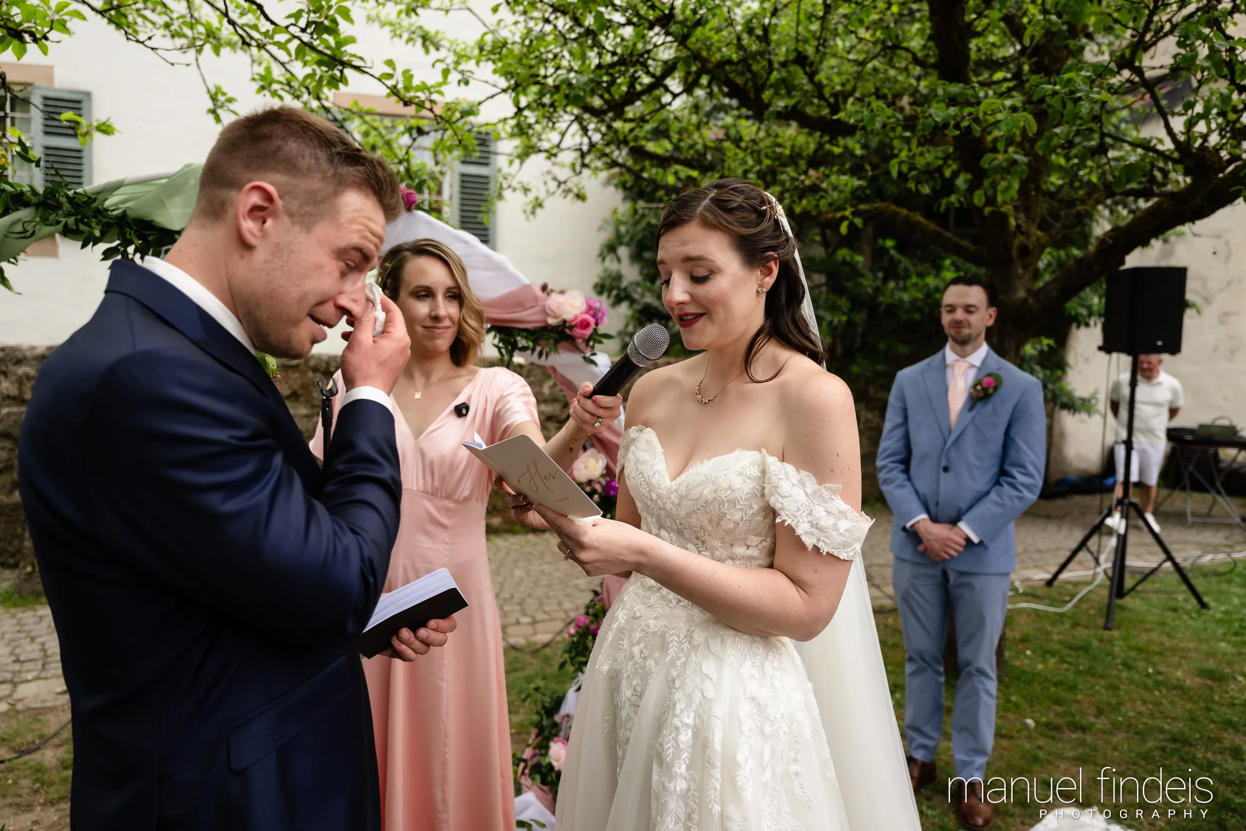 0175_Hochzeit_RuS_www.manuelfindeis.com.jpg