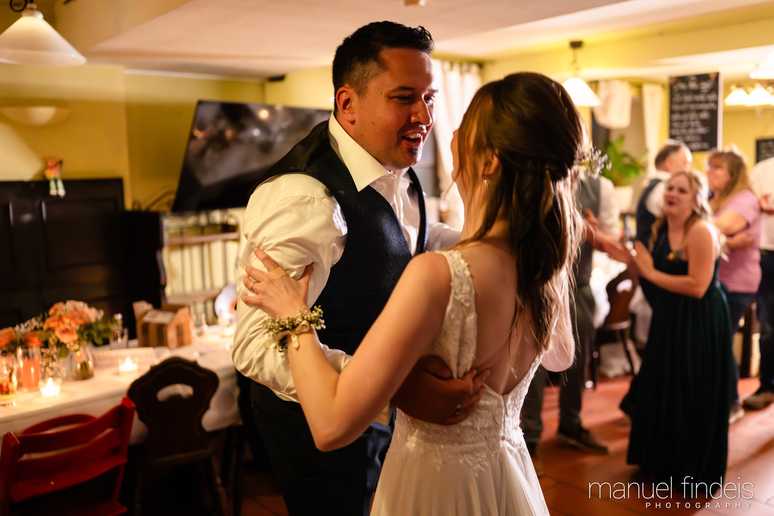 1021_Hochzeit_VuA_www.manuelfindeis.com.jpg