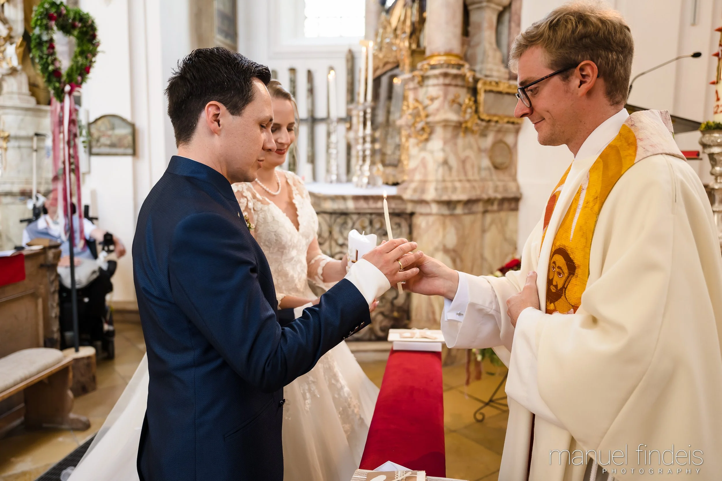 0376_Hochzeit-MuR-Kirche_www.manuelfindeis.com.jpg