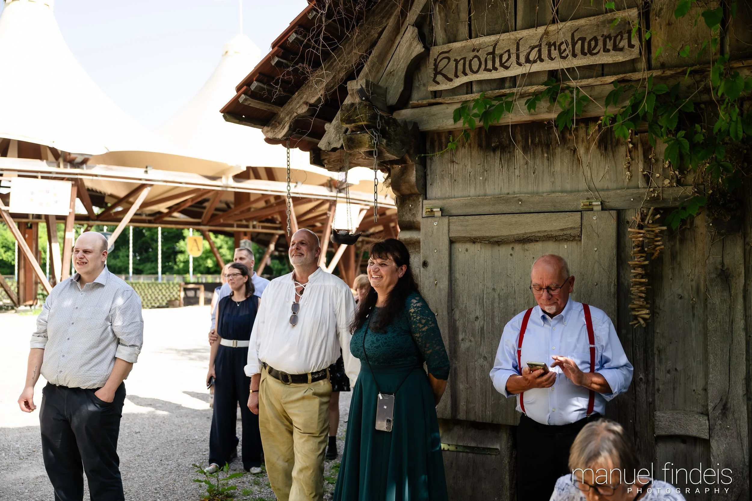 0500_Hochzeit-LUM_www.manuelfindeis.com.jpg