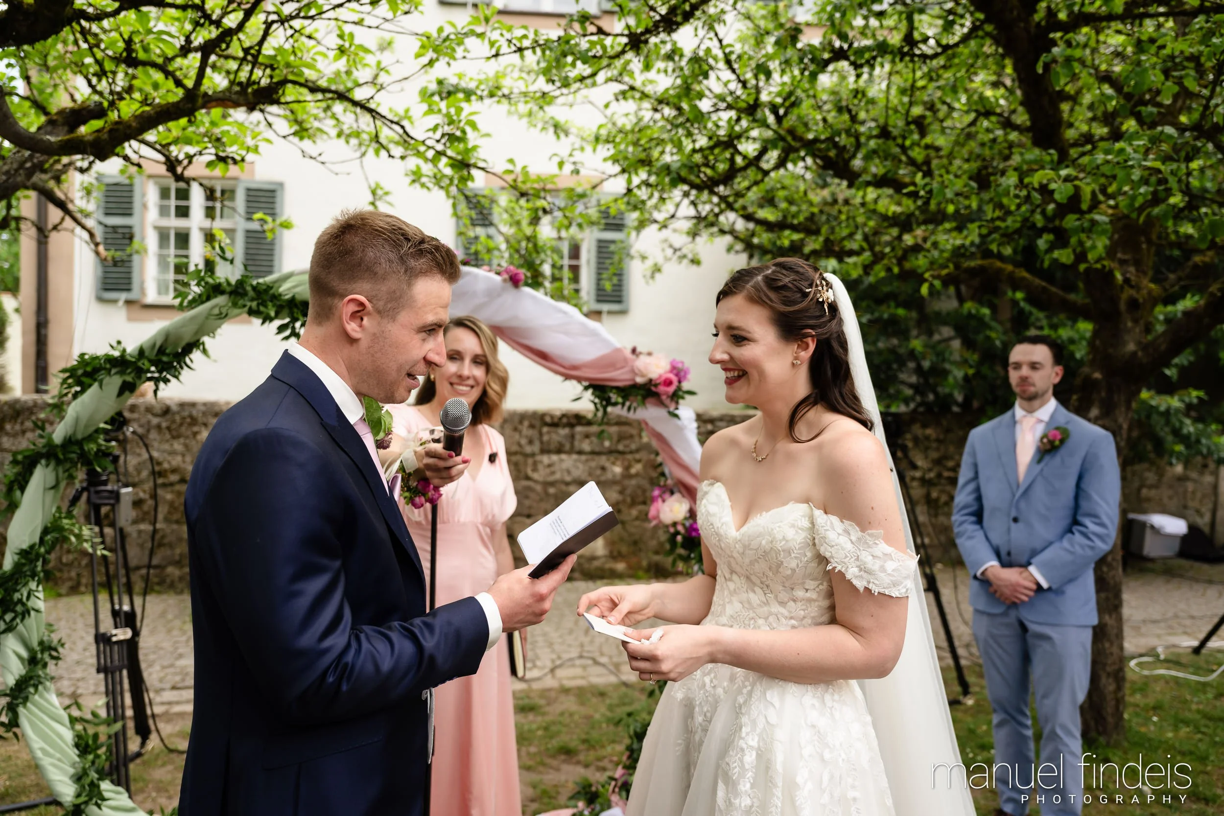 0166_Hochzeit_RuS_www.manuelfindeis.com.jpg
