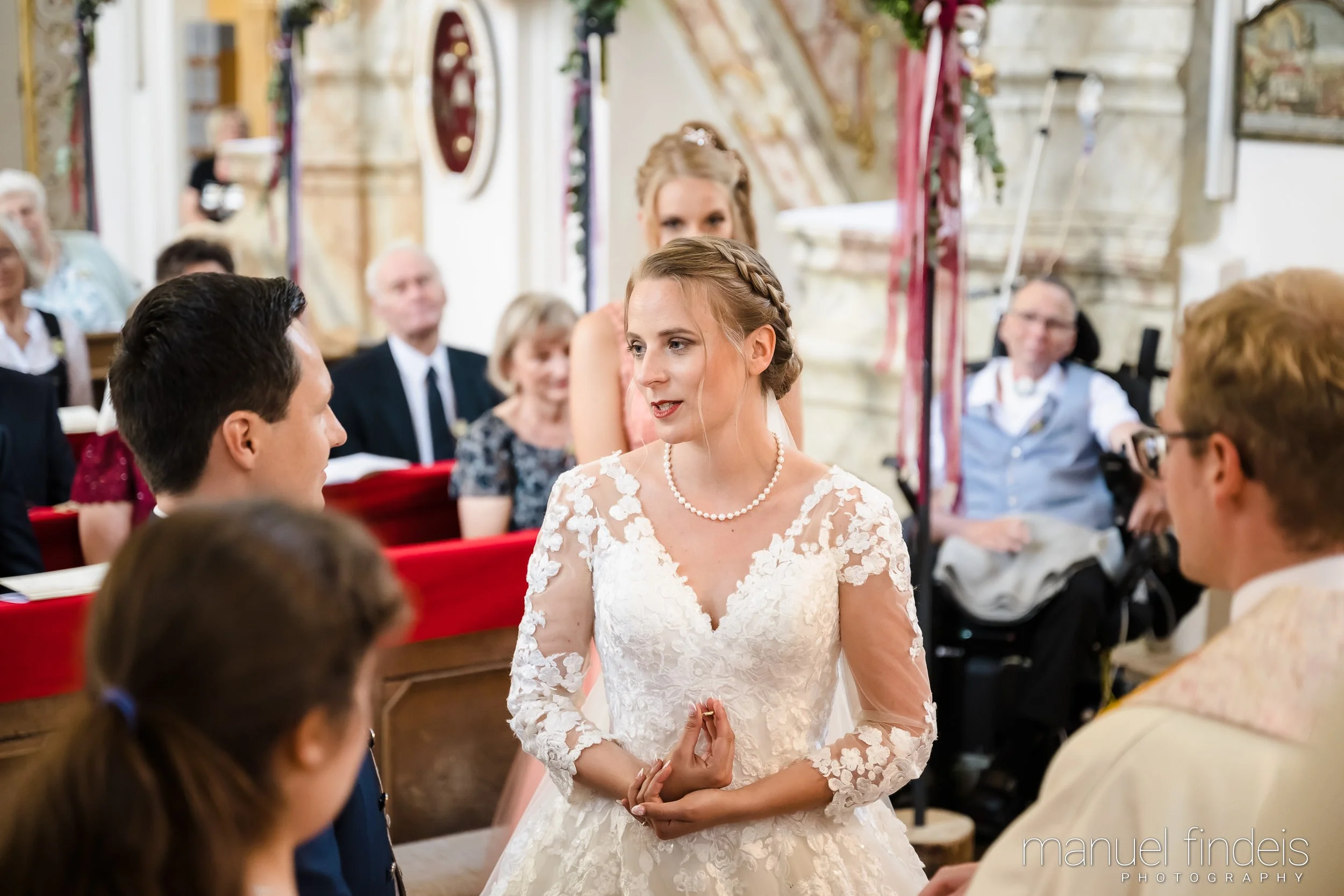 0335_Hochzeit-MuR-Kirche_www.manuelfindeis.com.jpg