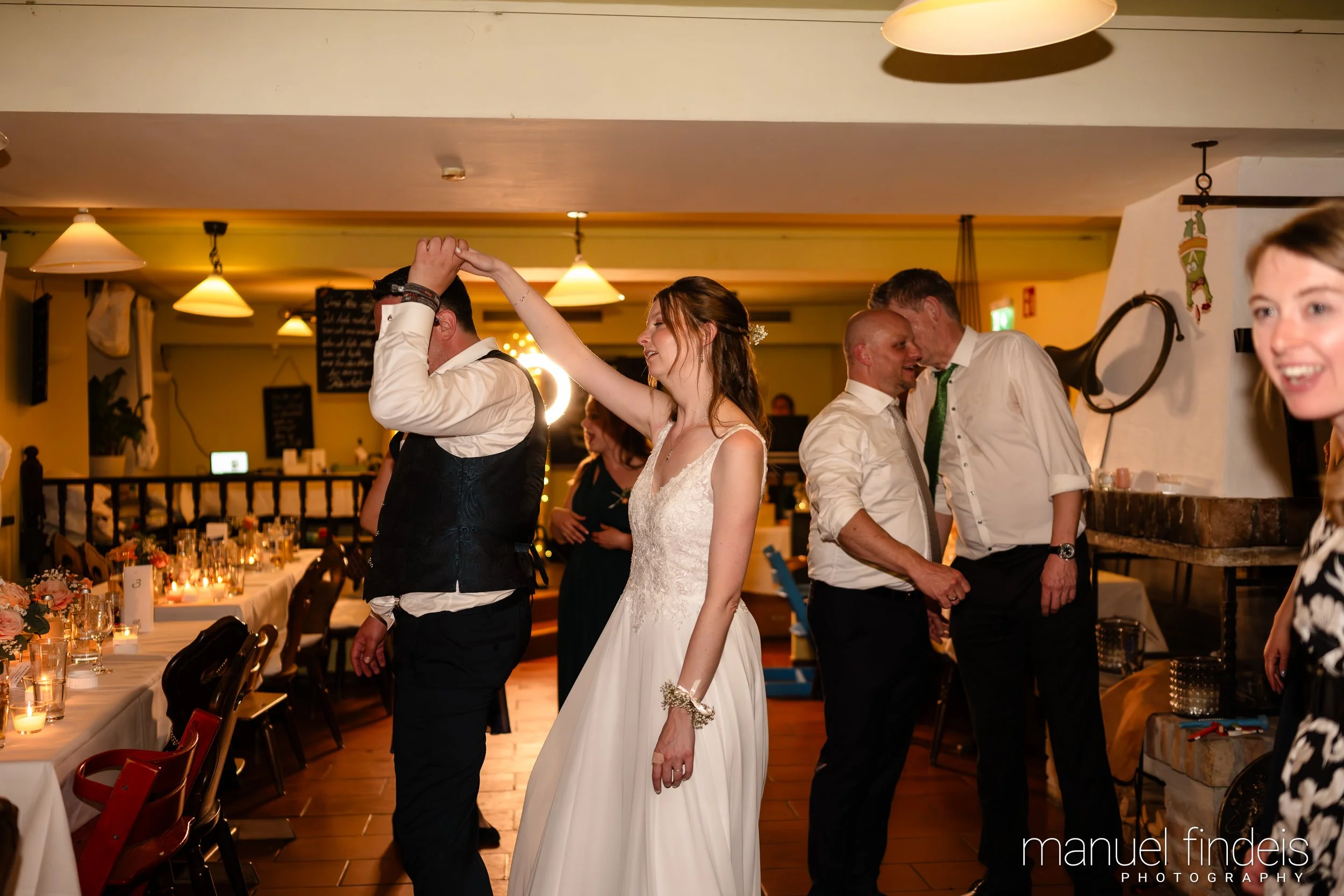 1130_Hochzeit_VuA_www.manuelfindeis.com.jpg