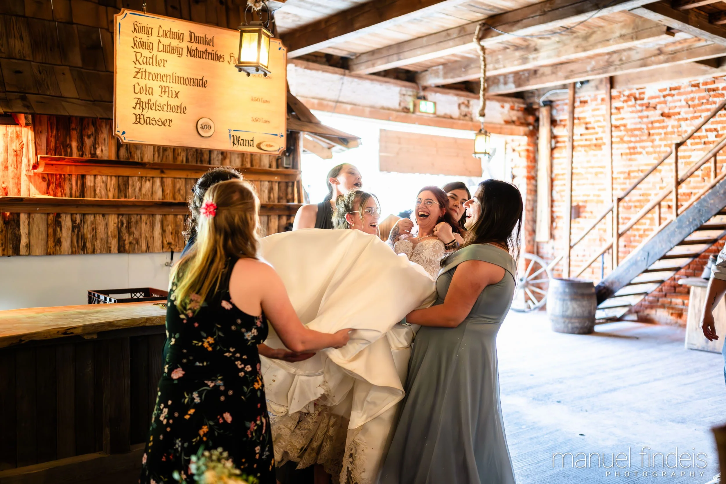 0663_Hochzeit-LUM_www.manuelfindeis.com.jpg